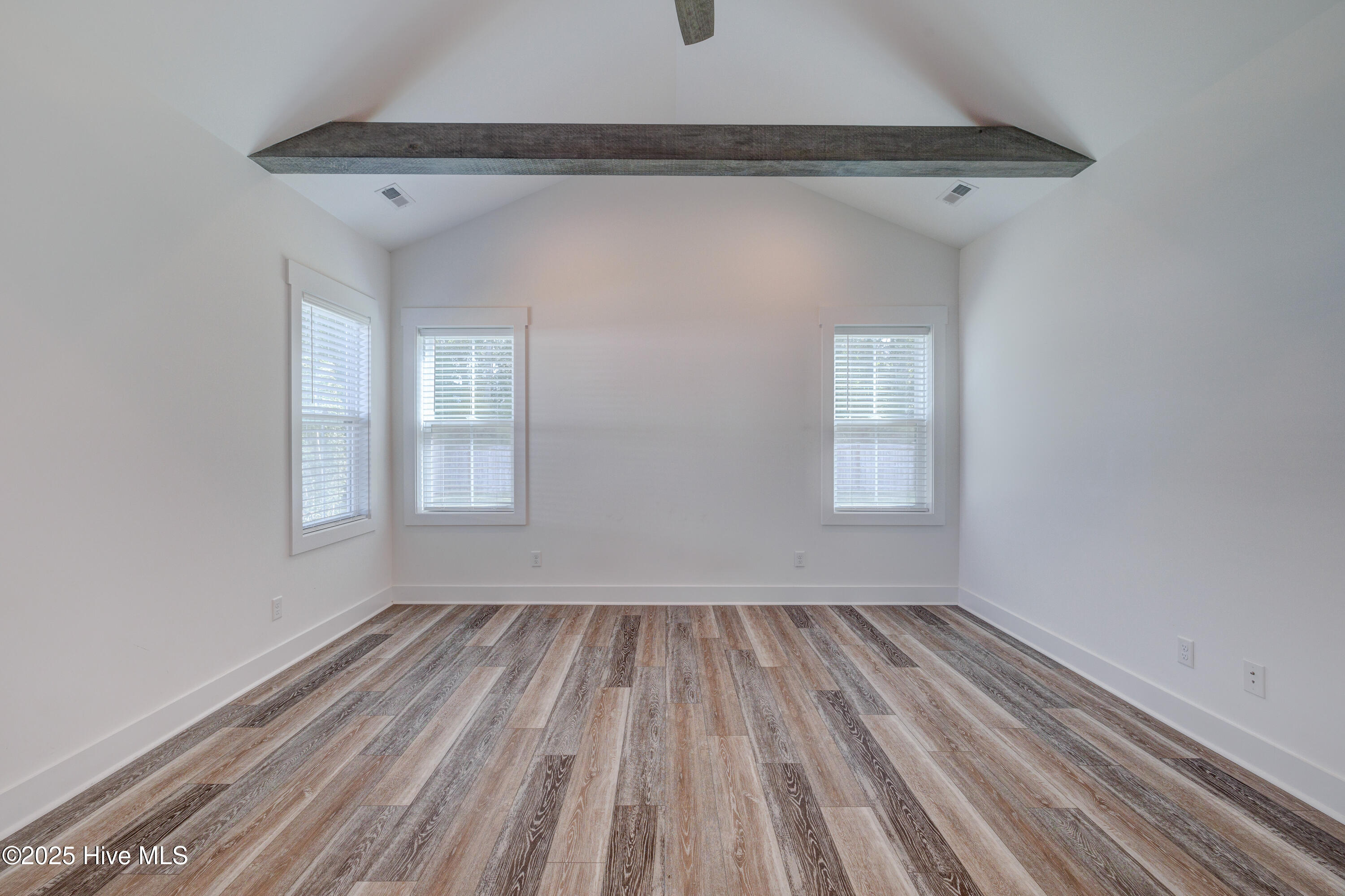 100534691 | Photo 36