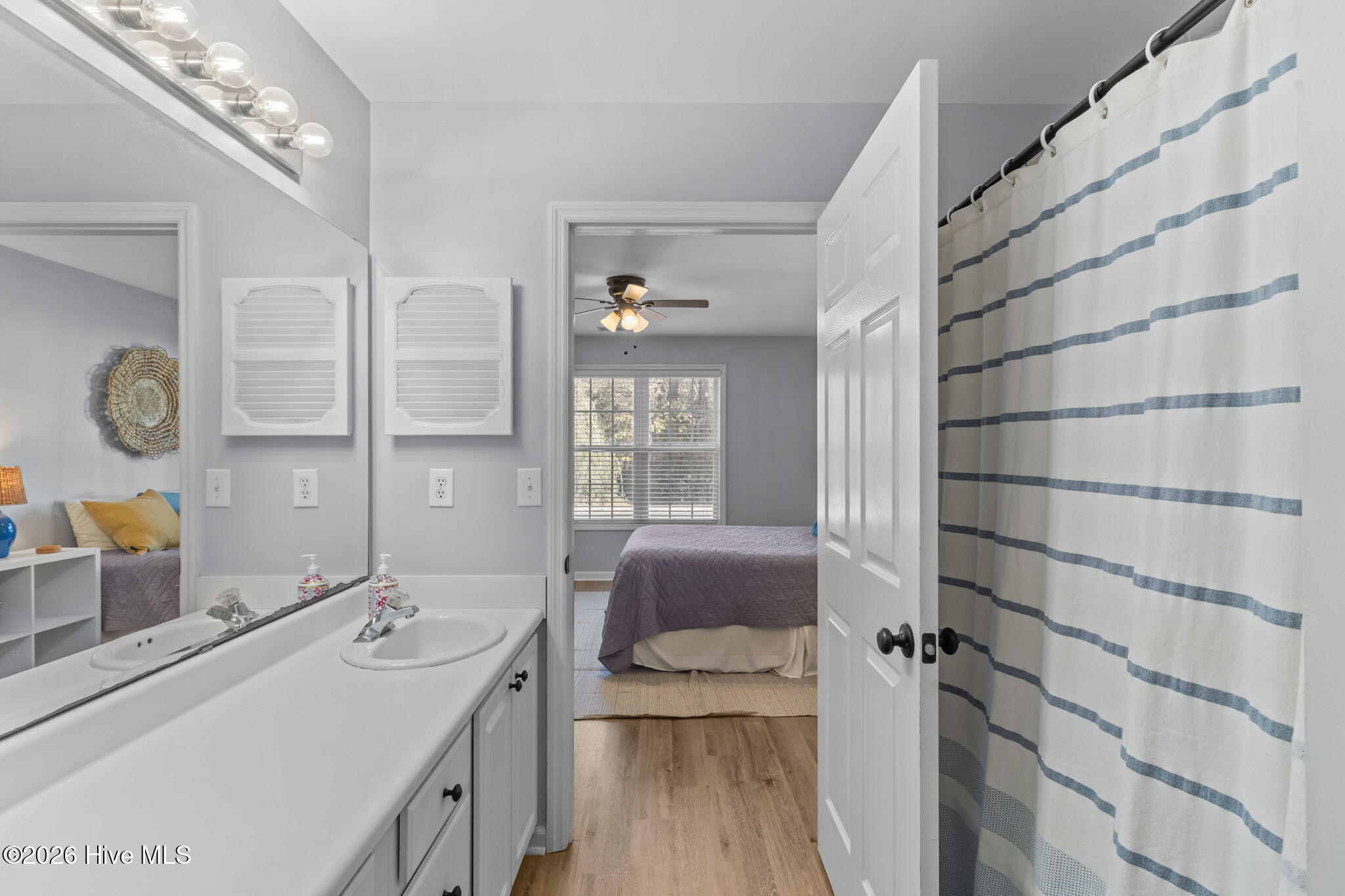 100549050 | Photo 25