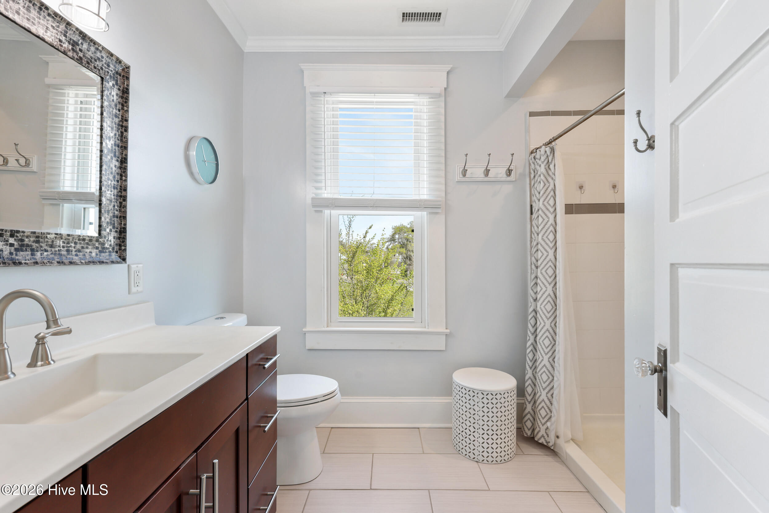 100562723 | Photo 42