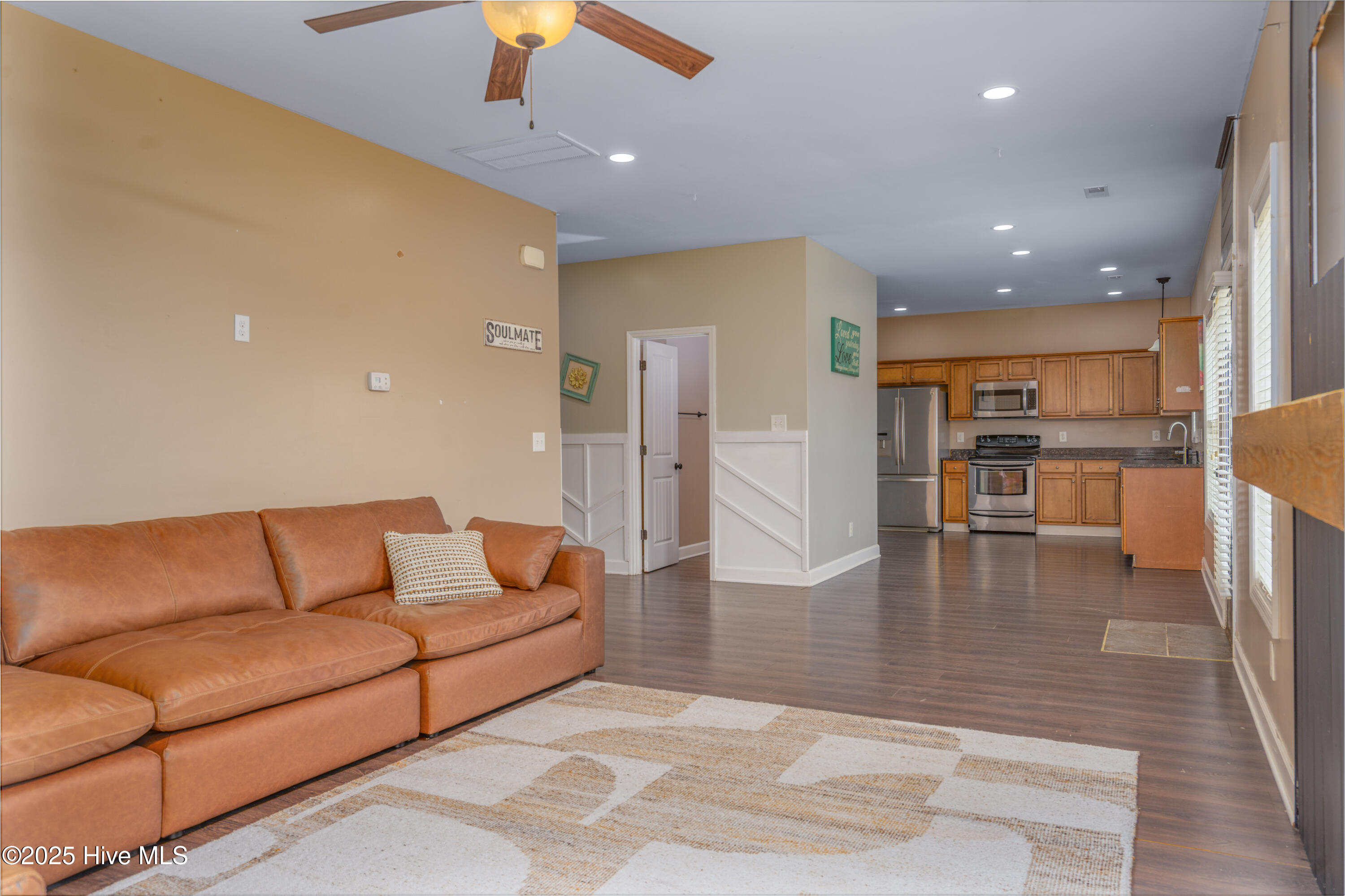 100495795 | Photo 30