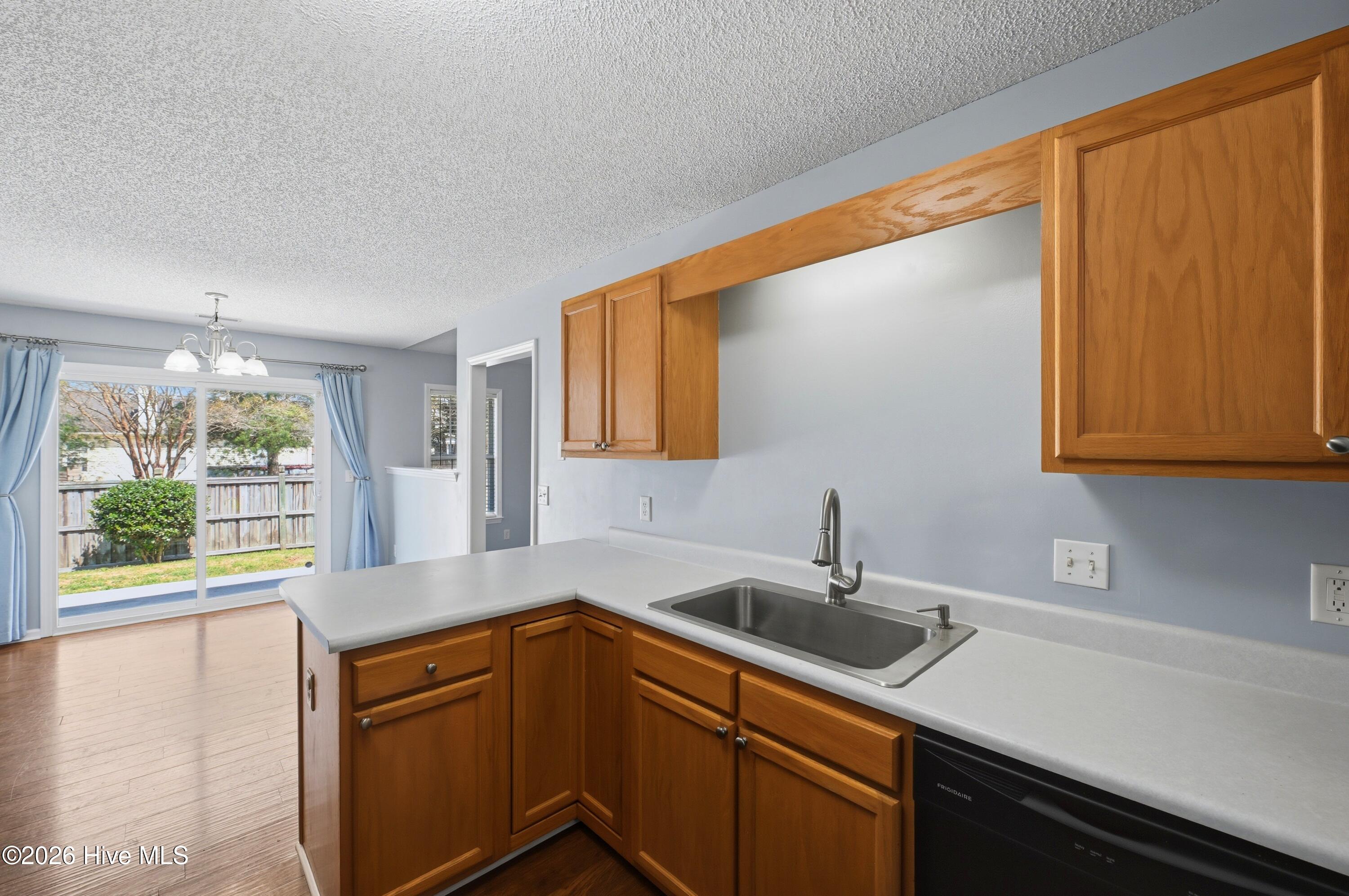 100564031 | Photo 13