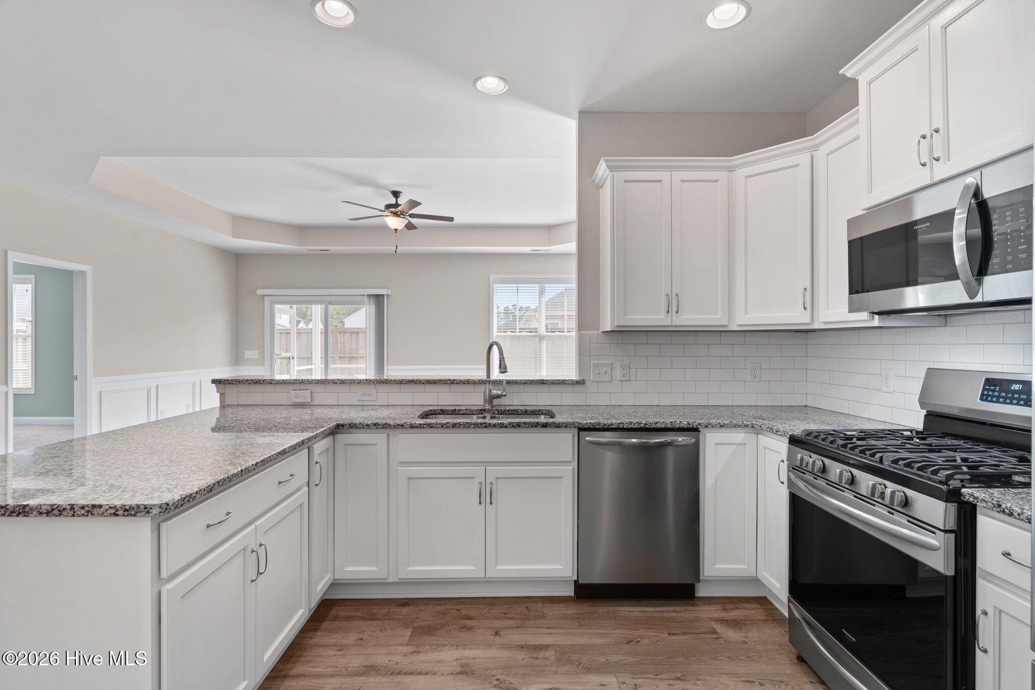 100556370 | Photo 12