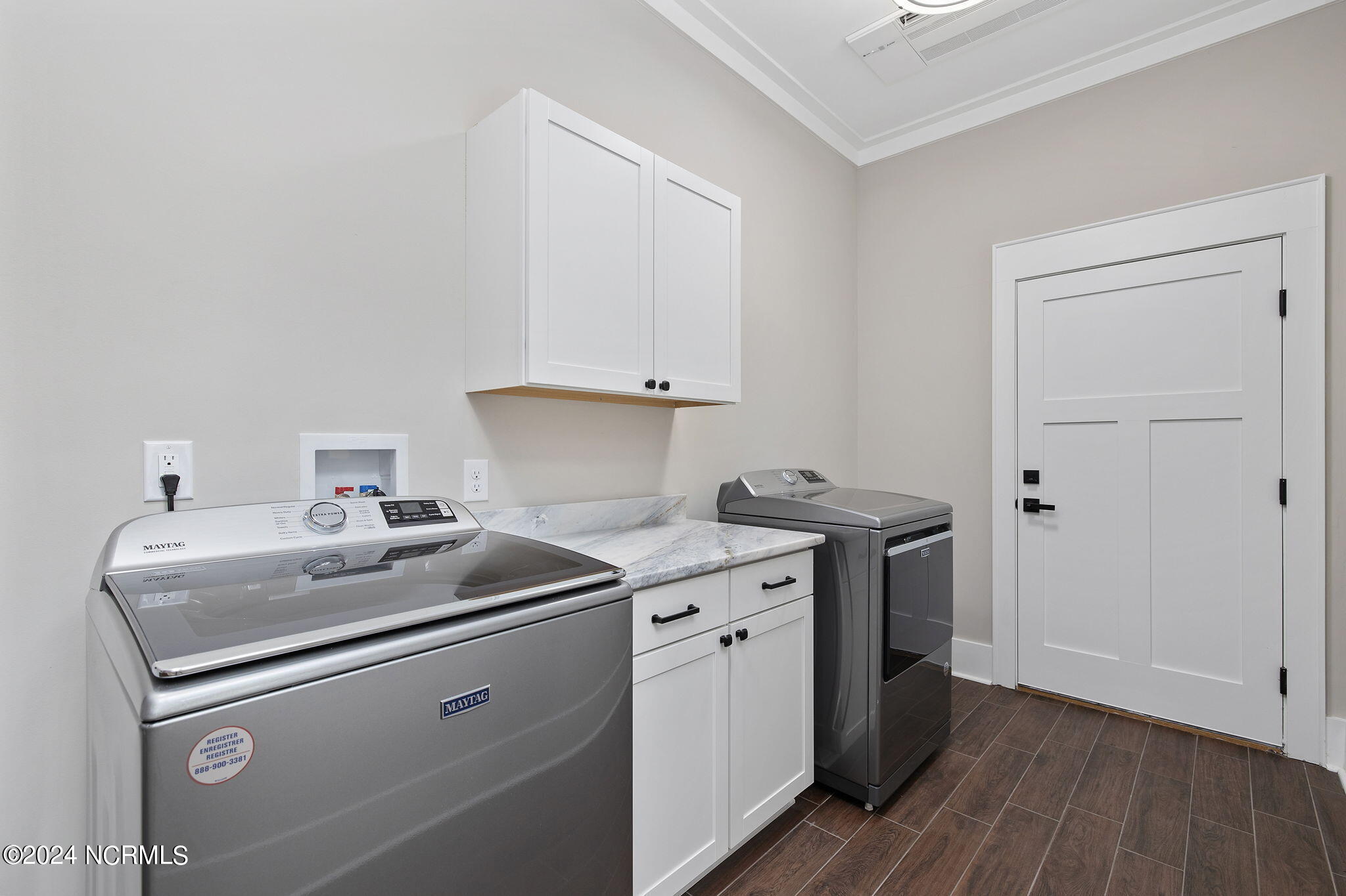 100453856 | Photo 32