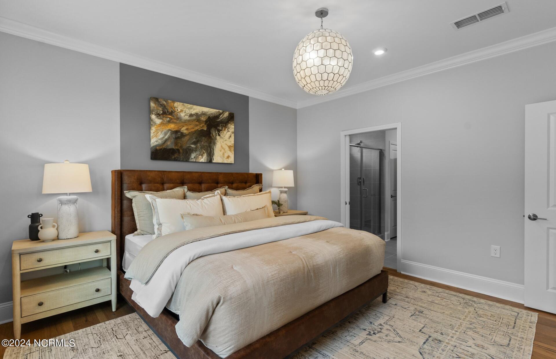 100535007 | Photo 24