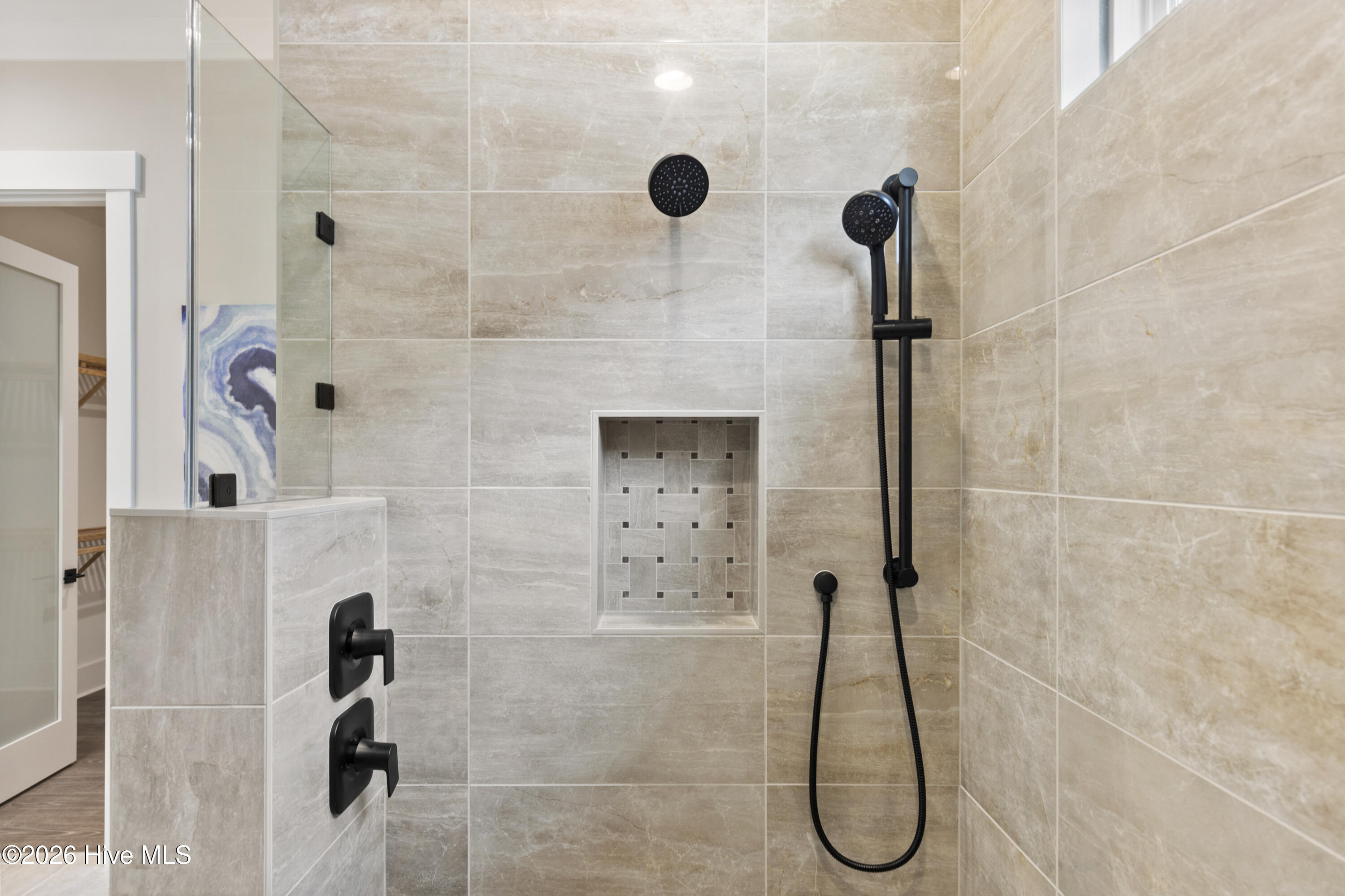 100550201 | Photo 24