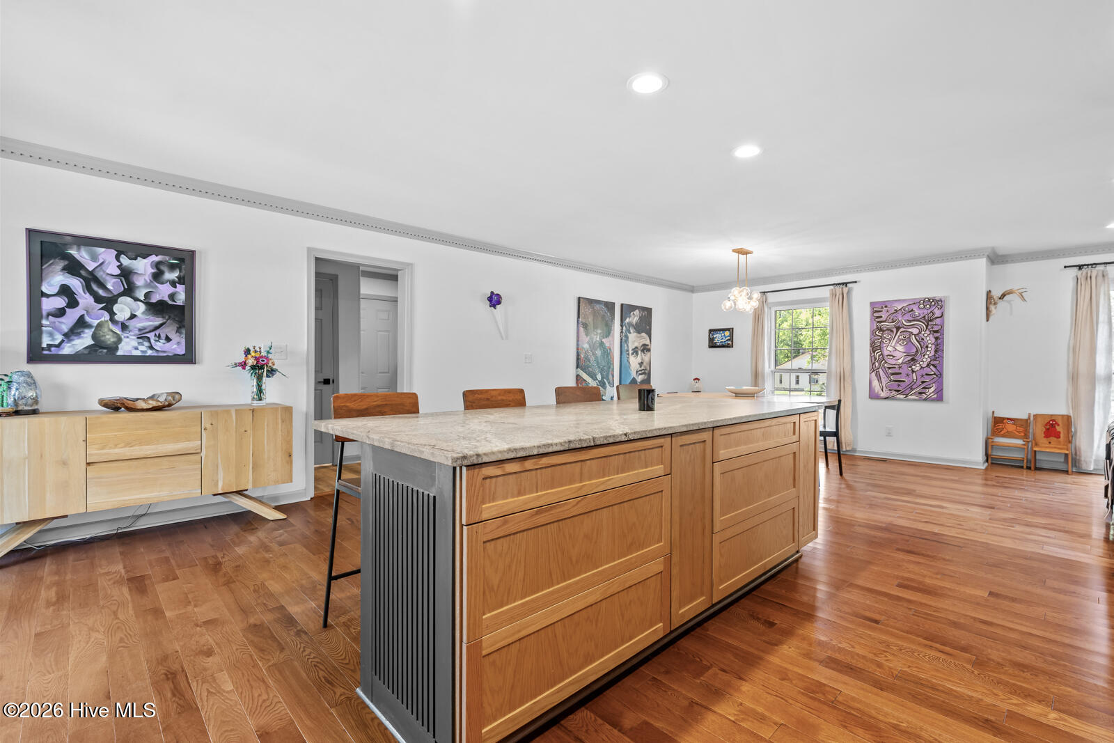 100569871 | Photo 28