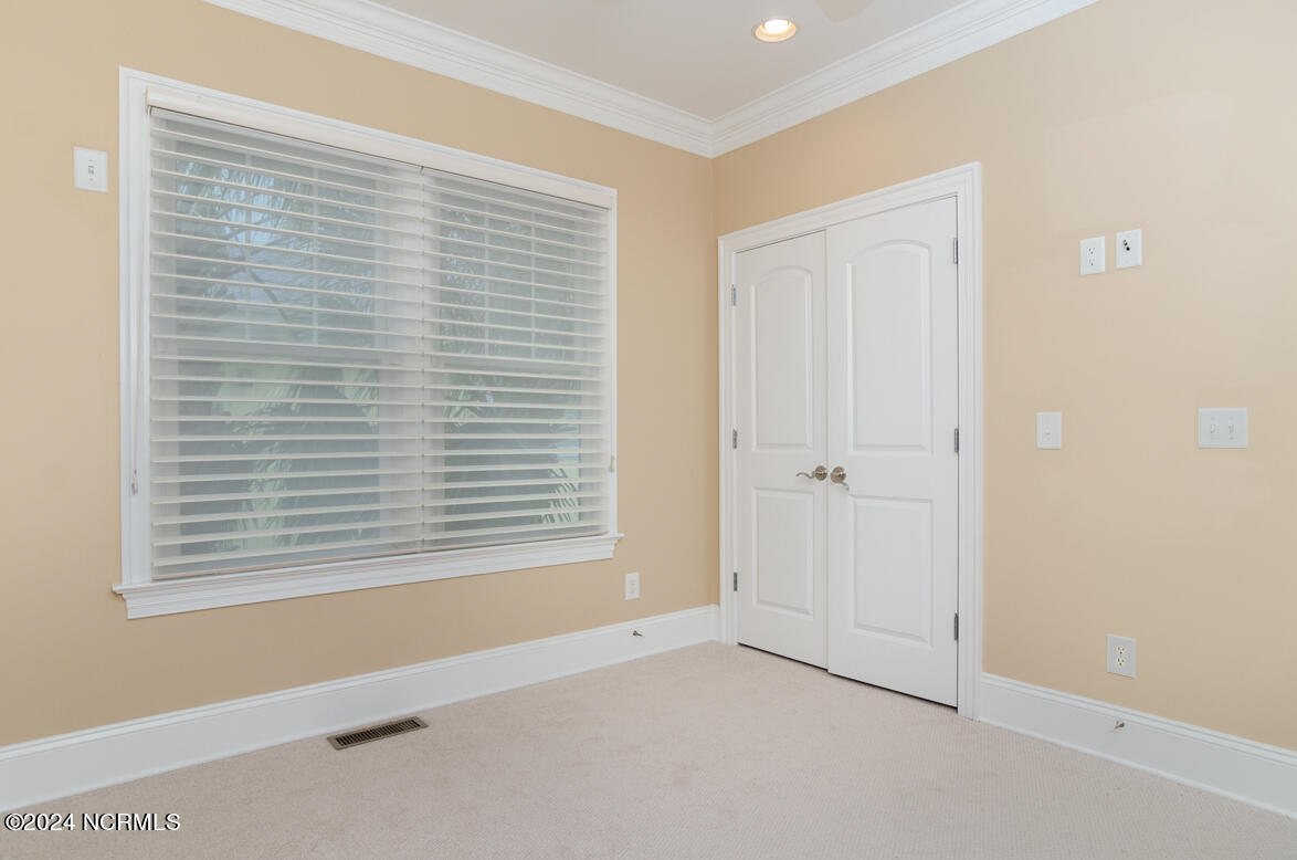 100549238 | Photo 19