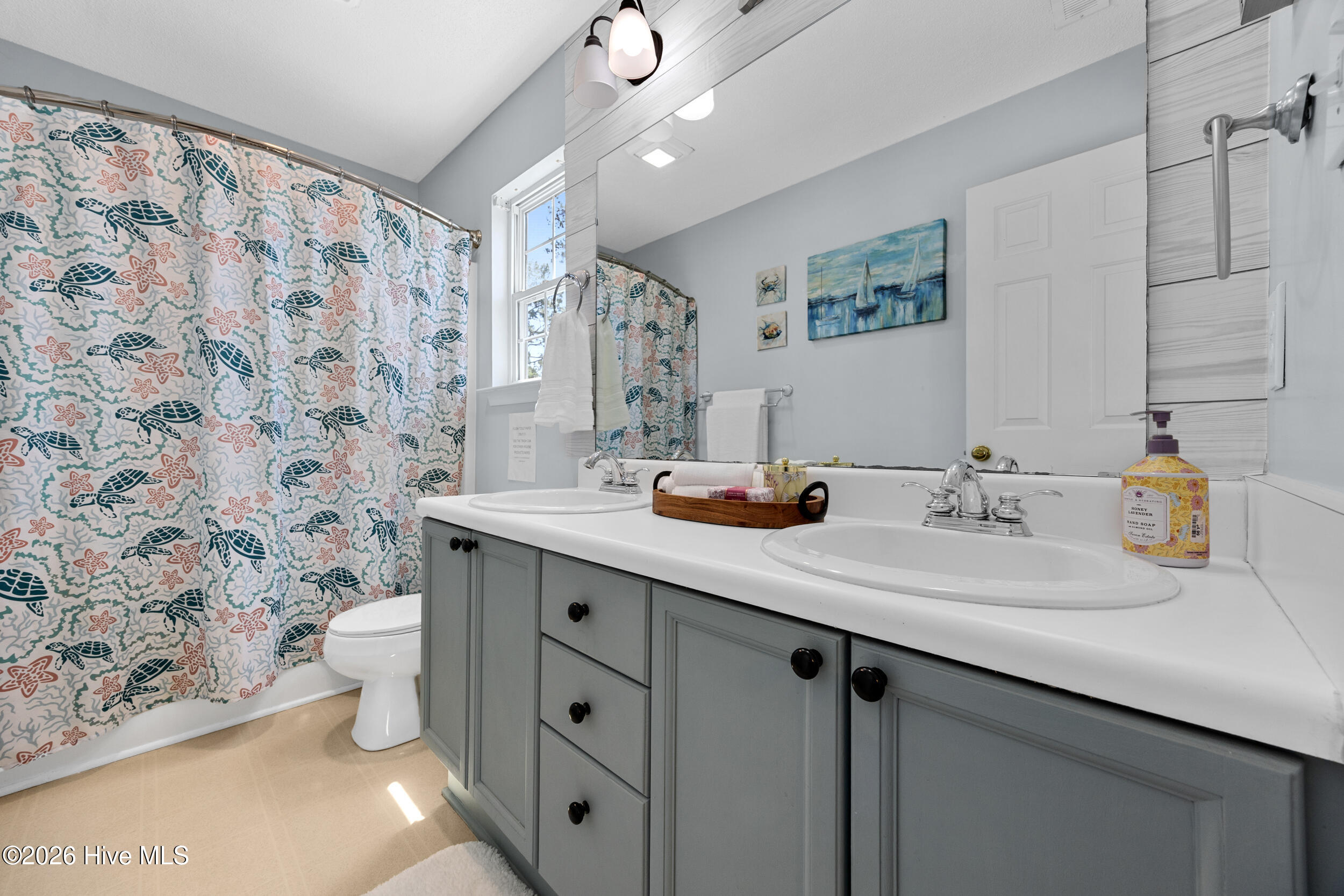 100569282 | Photo 23