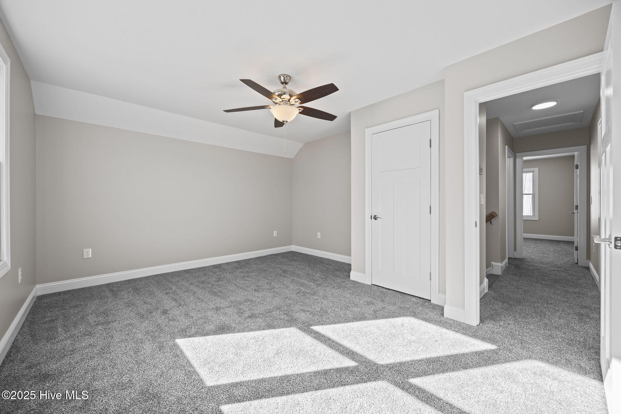 100545804 | Photo 33