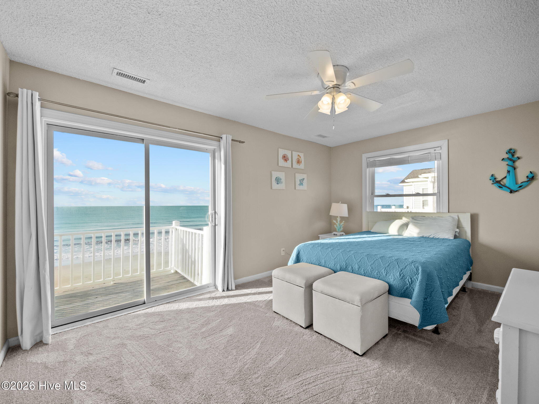 100567170 | Photo 35