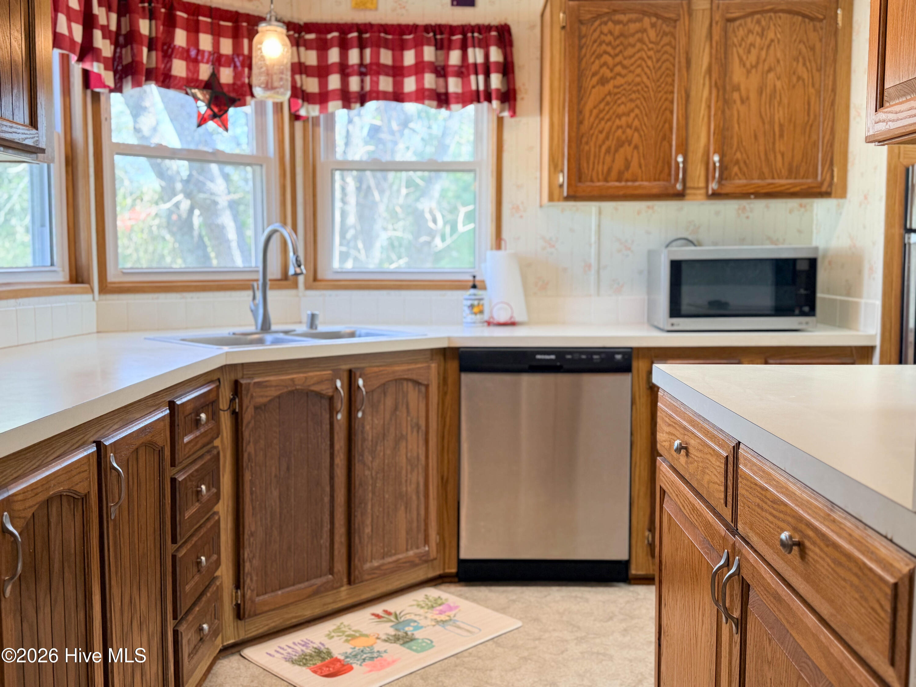 100563984 | Photo 20