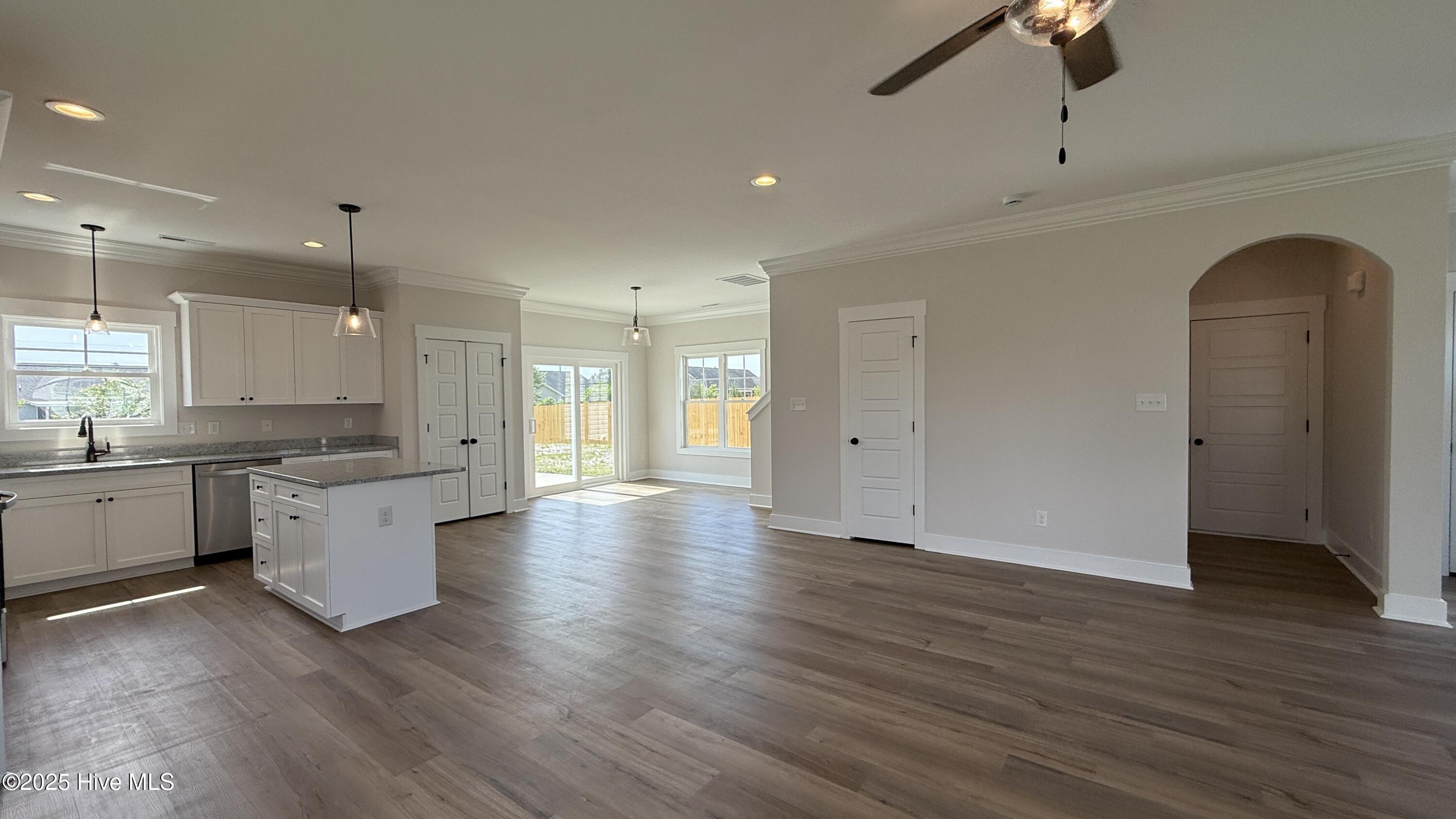 100423800 | Photo 10