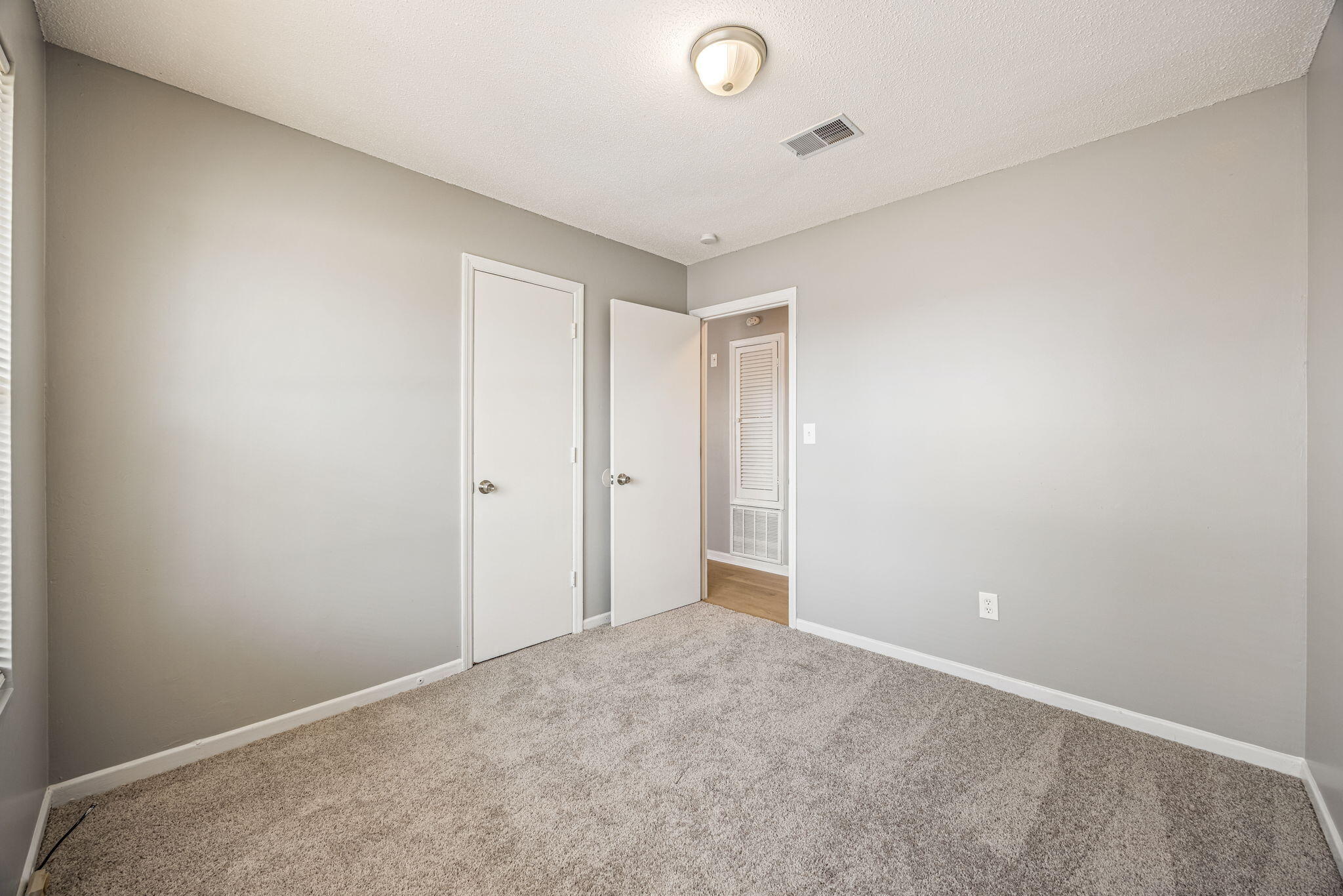 12-web-or-mls-2965 Meadowbrook Drive-14