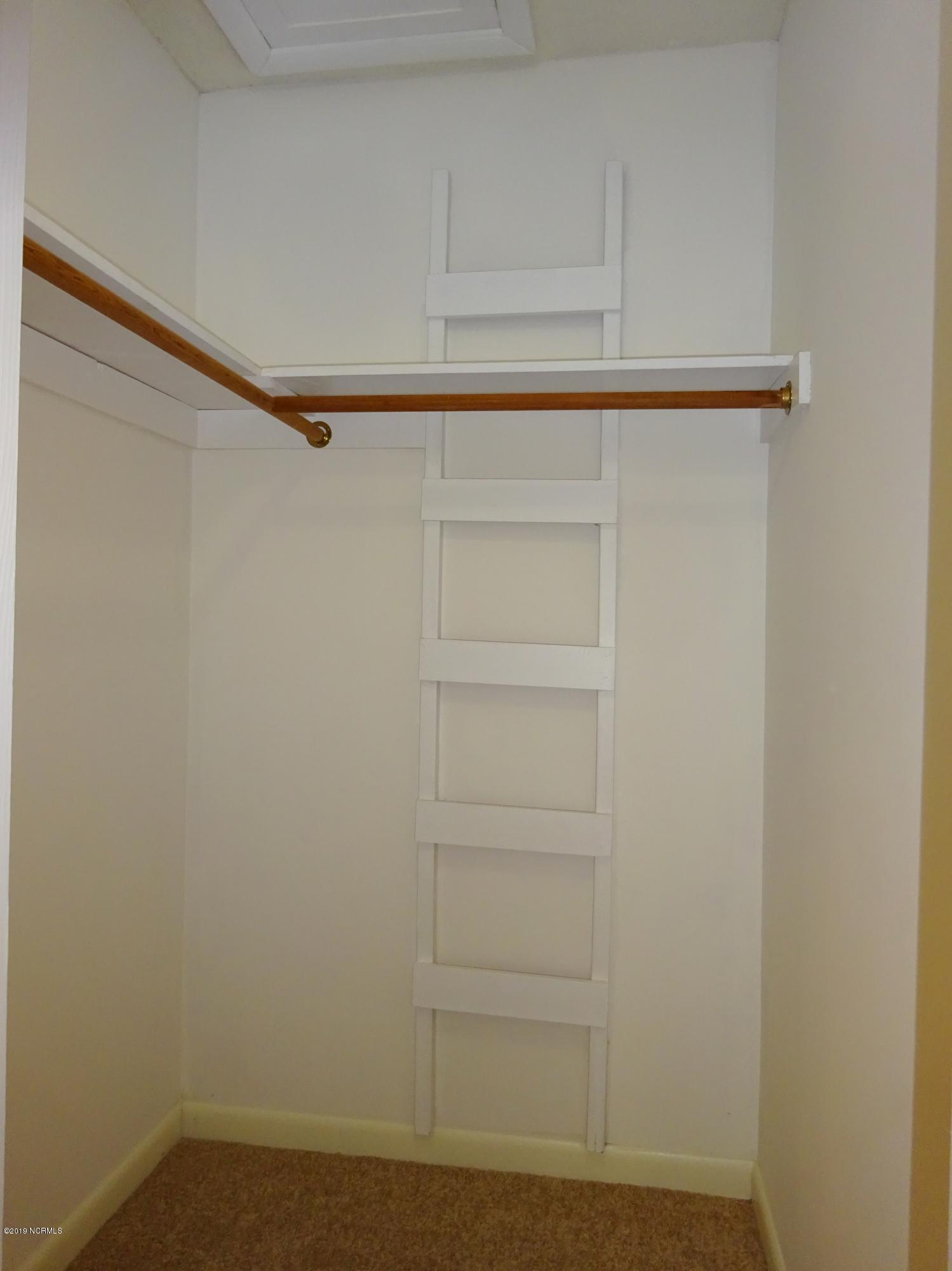 100560130 | Photo 16