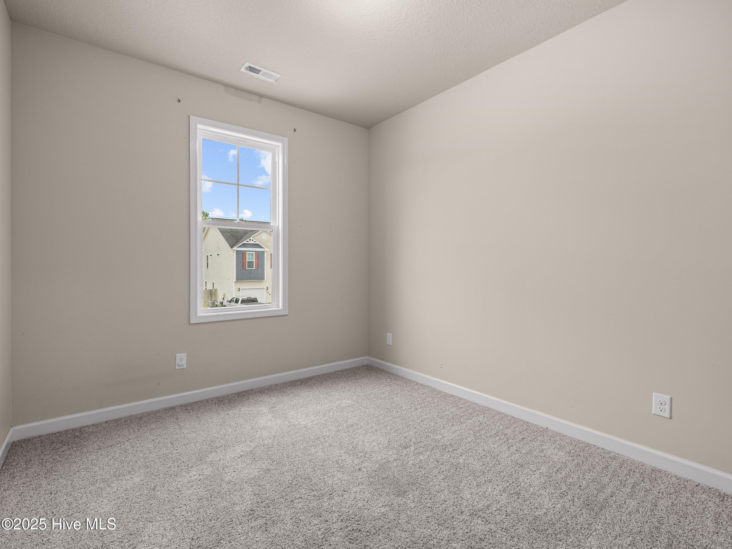 100524411 | Photo 33