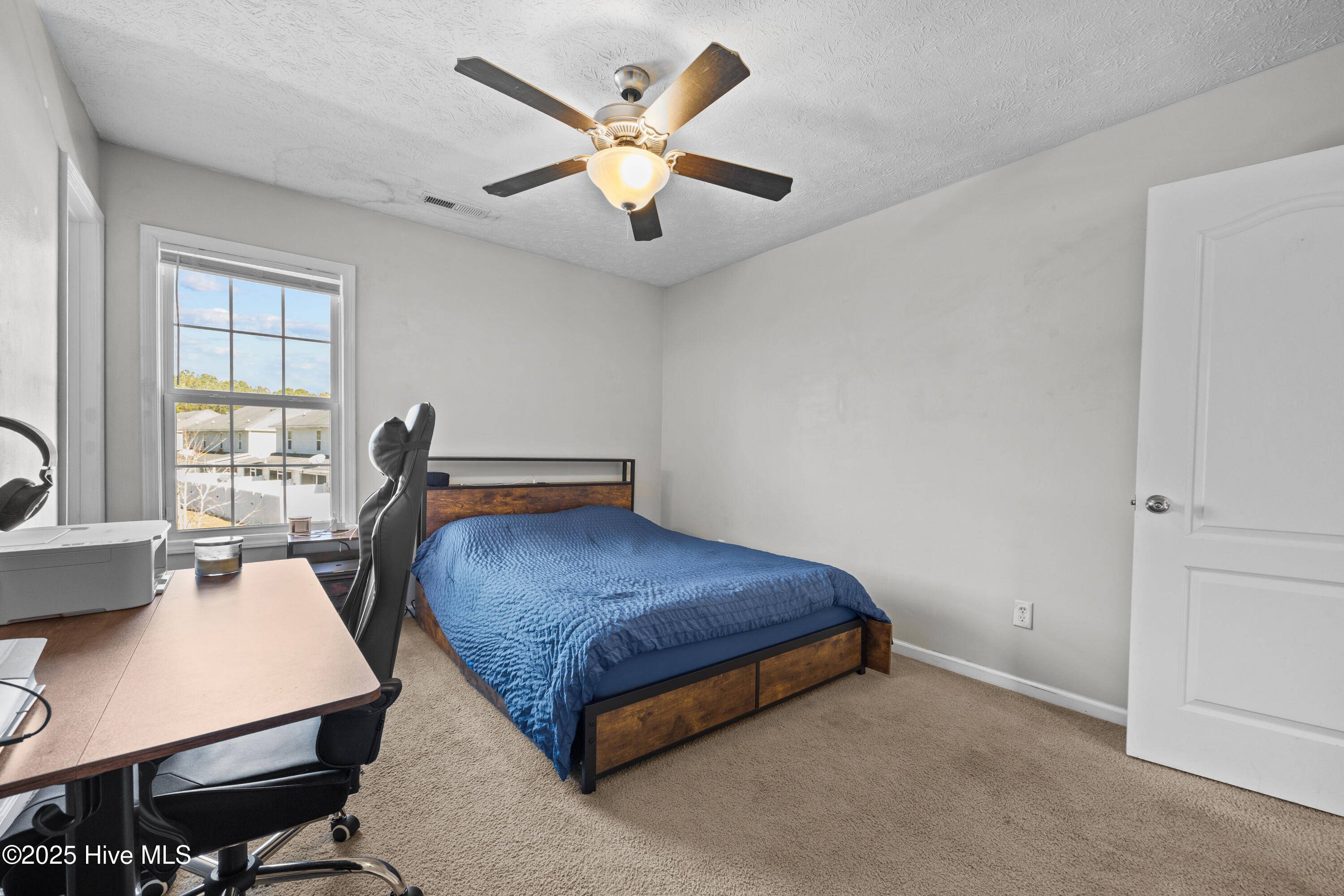 100545796 | Photo 18