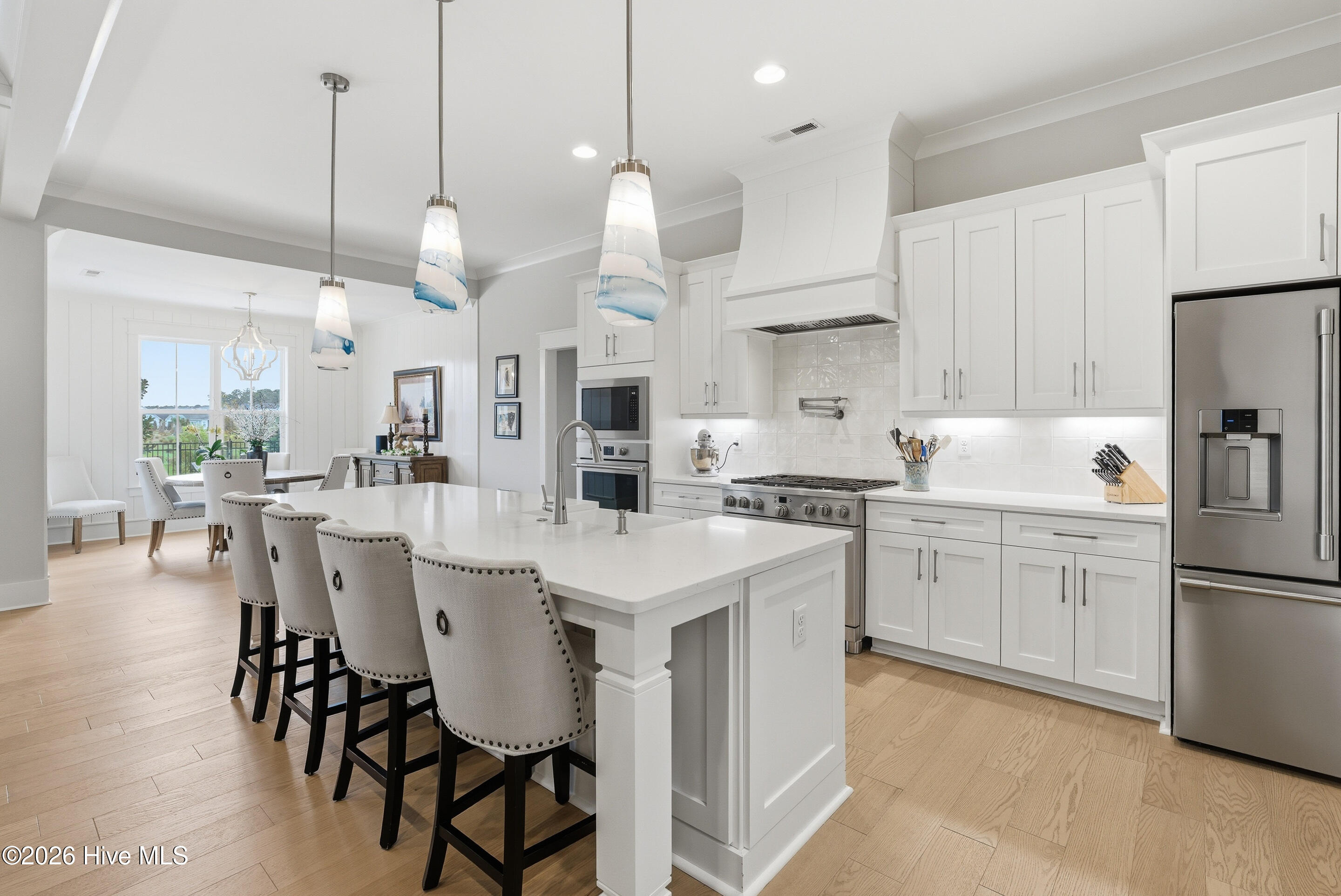 100562941 | Photo 14