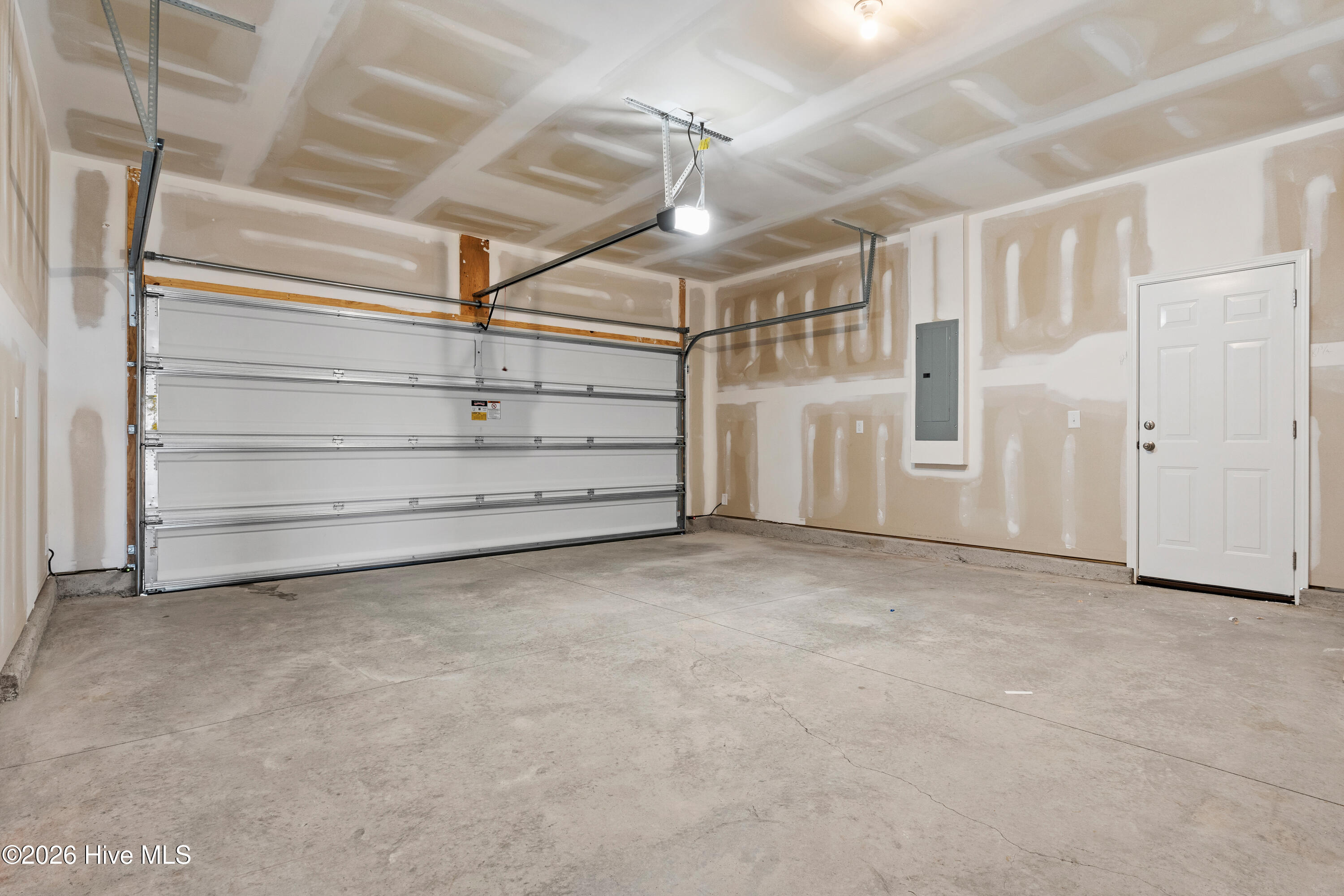 100567878 | Photo 23