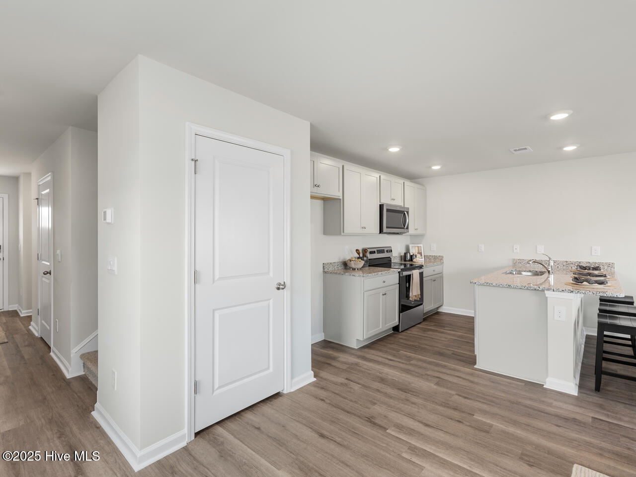 100555332 | Photo 13