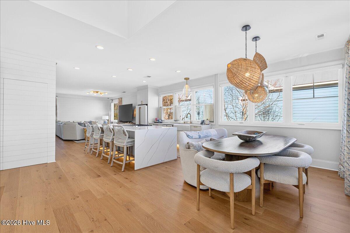 100549298 | Photo 15