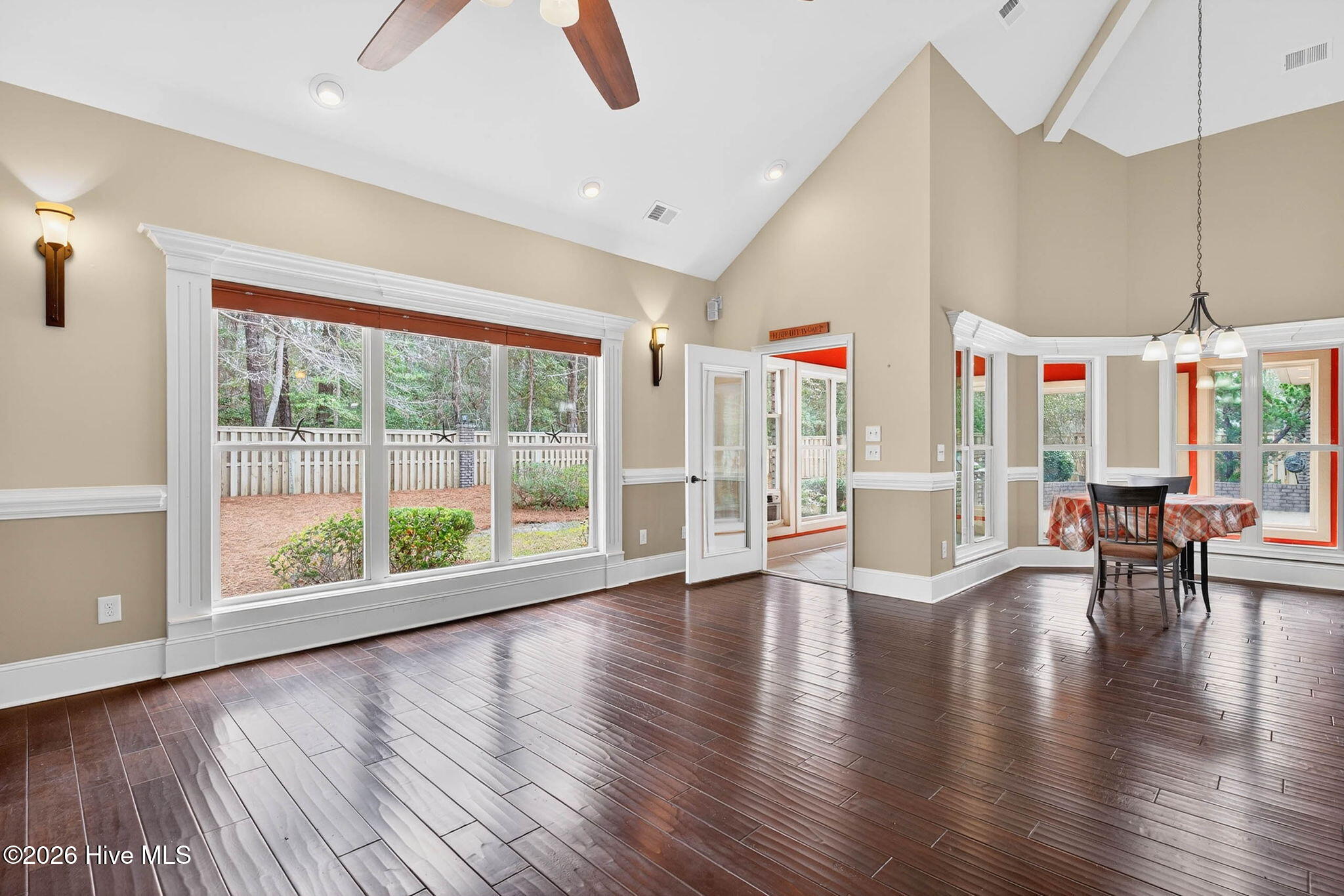 100560240 | Photo 13