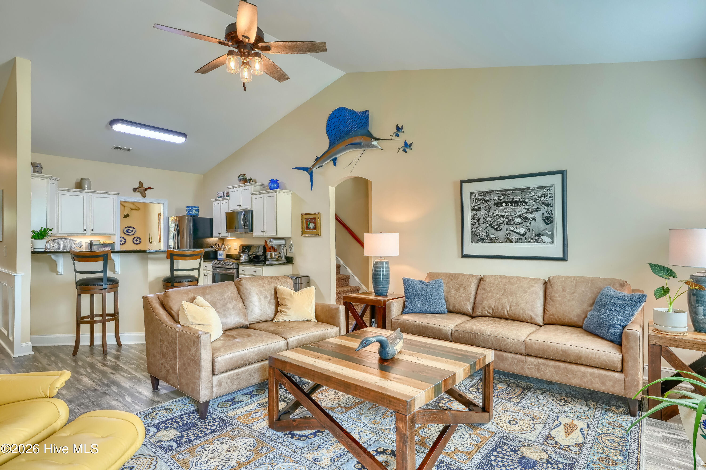 100563582 | Photo 25