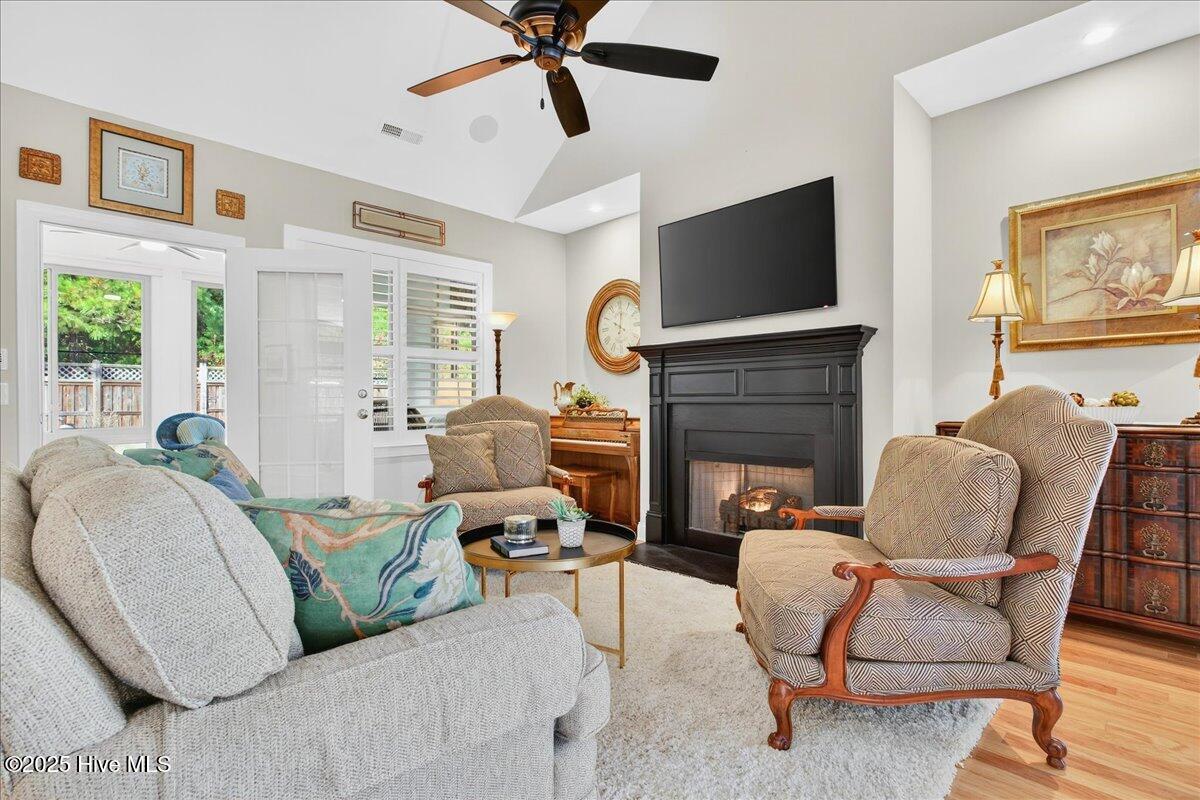 100541263 | Photo 16