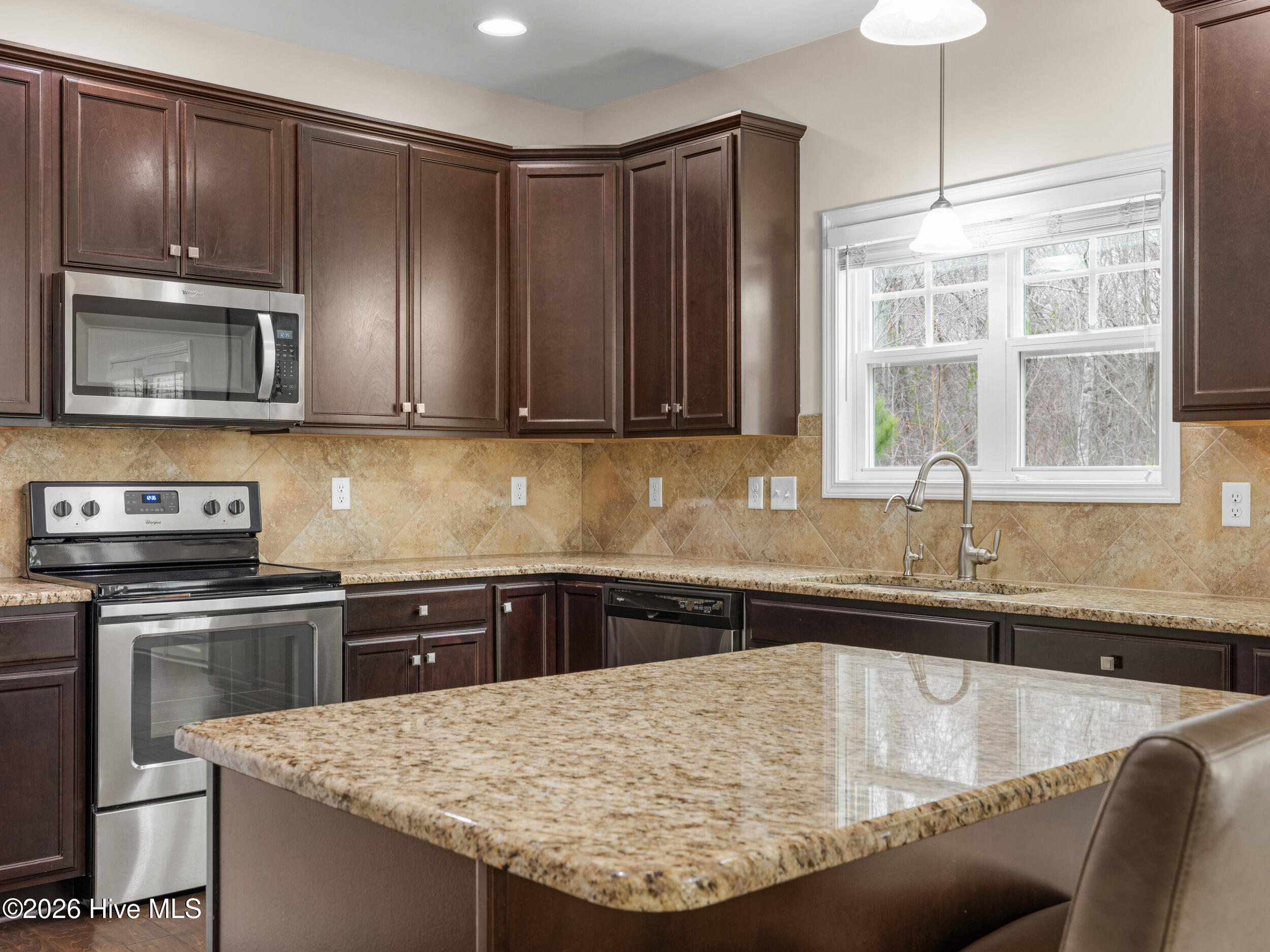 100548772 | Photo 20