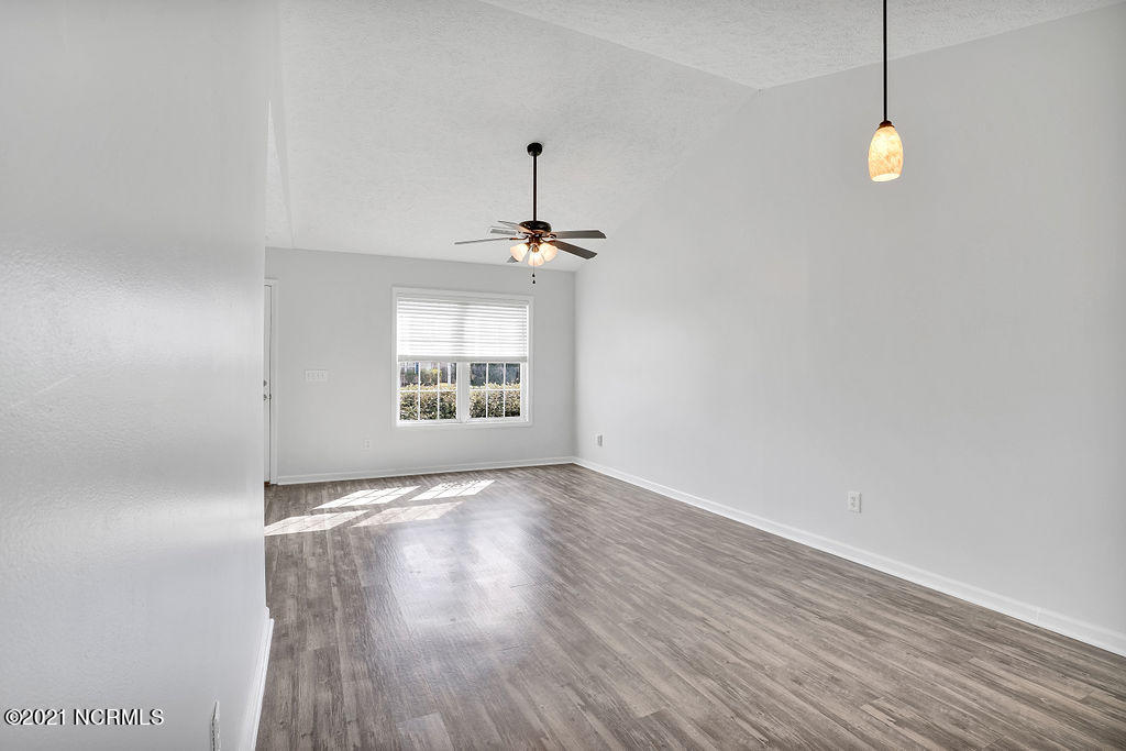 2617BradfieldCourt-05