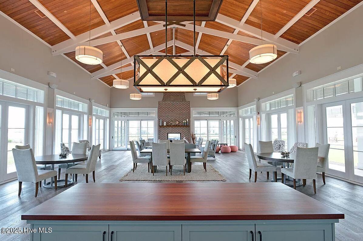 100543997 | Photo 48