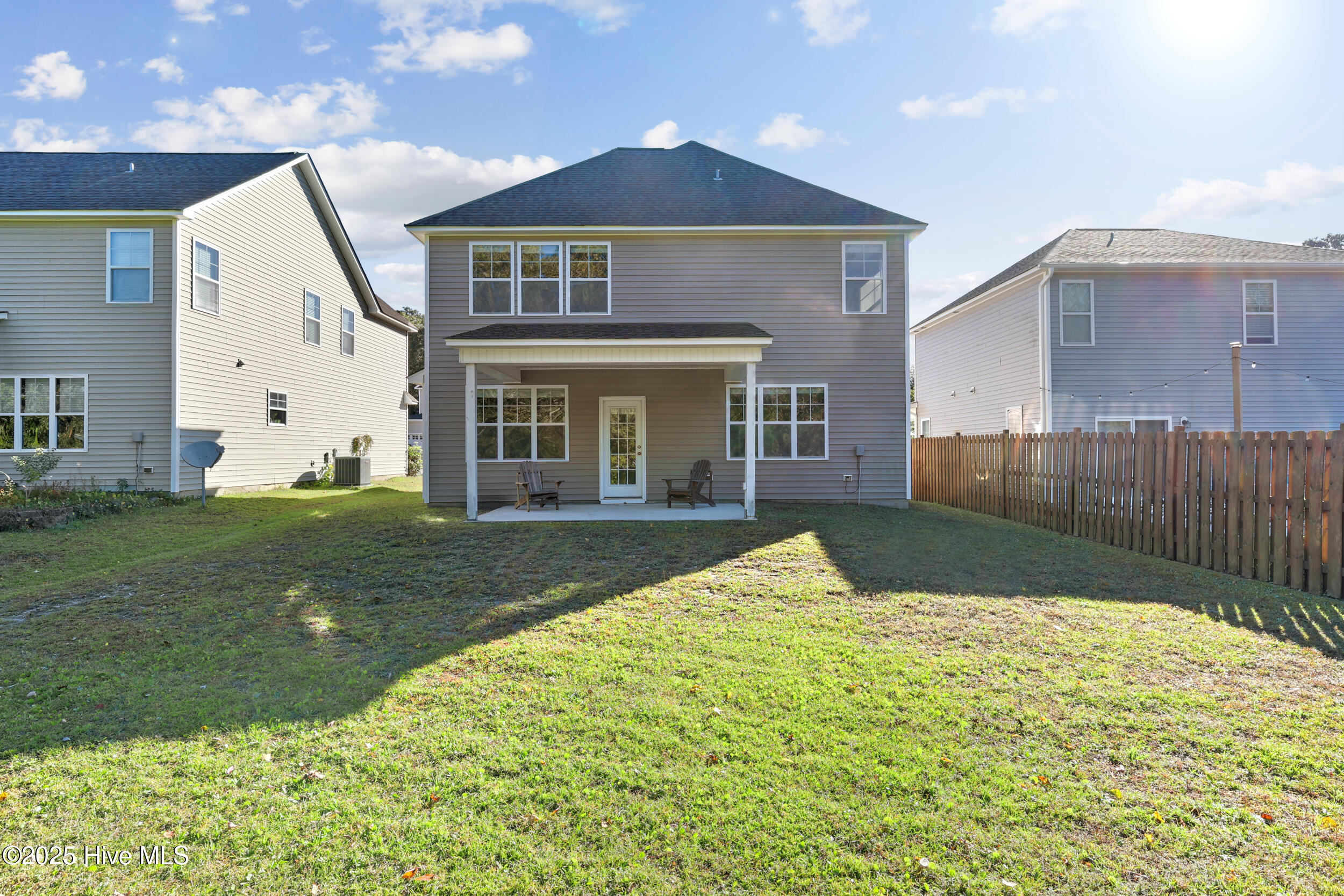 100537406 | Photo 44