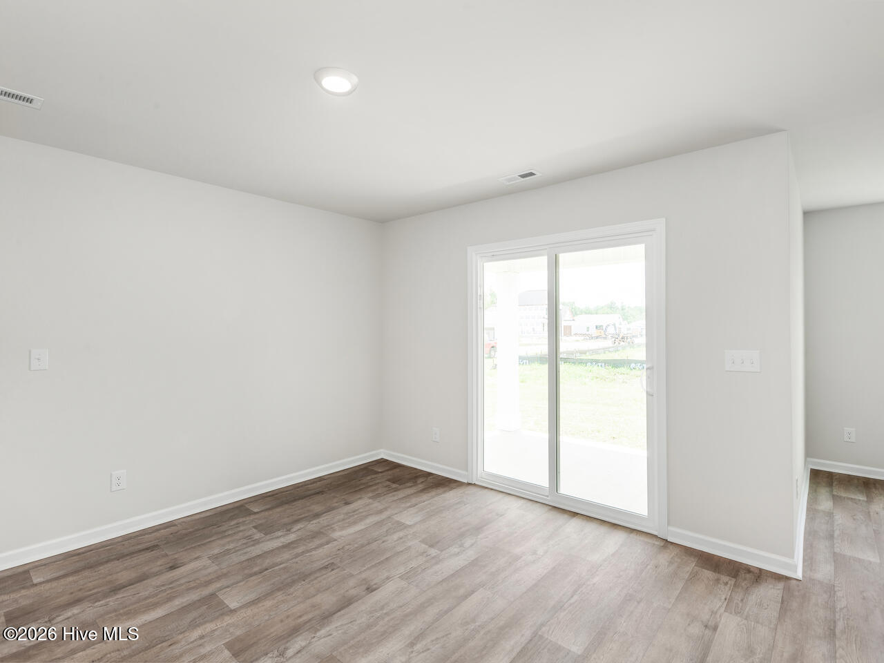 100547920 | Photo 10