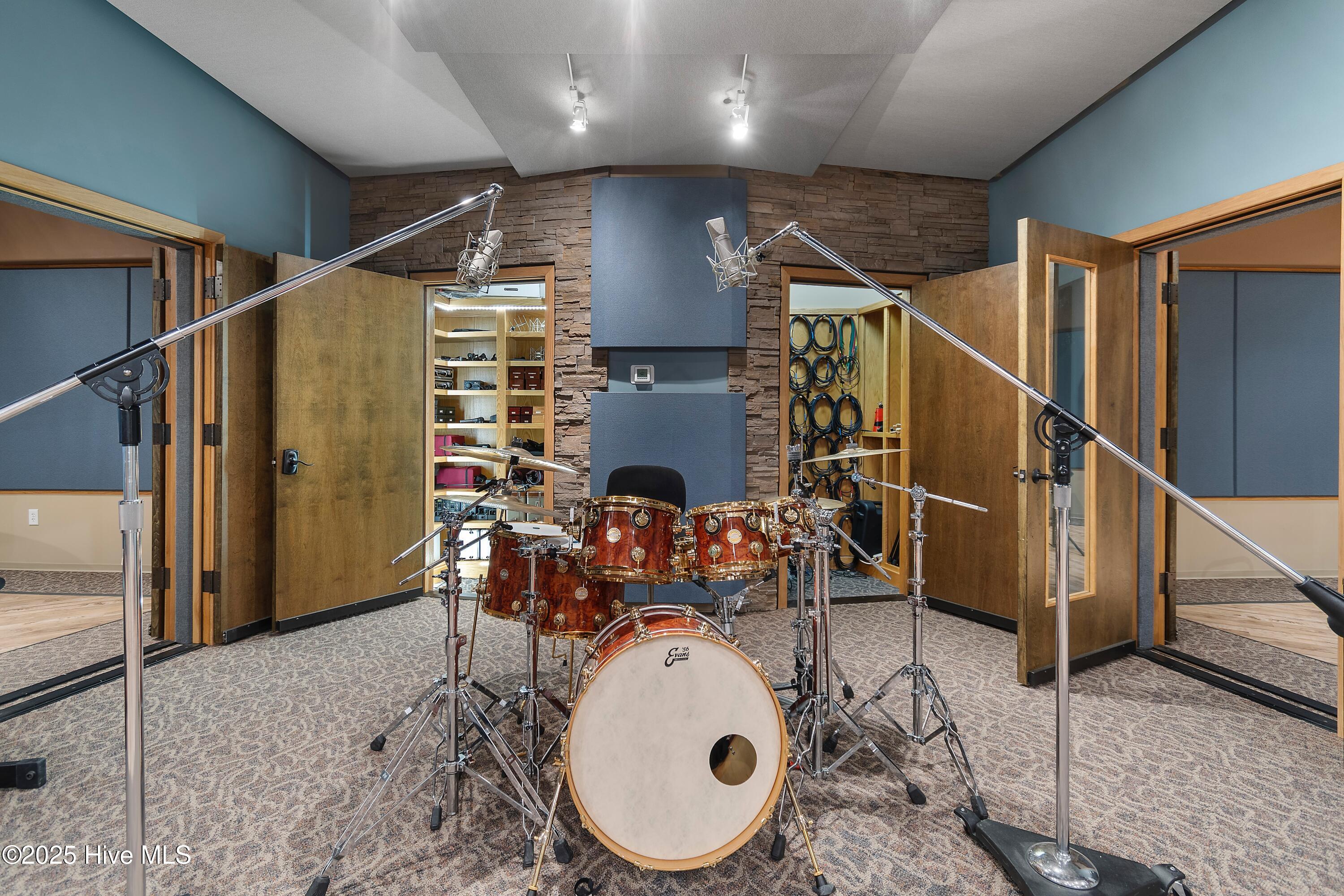 100491717 | Photo 51