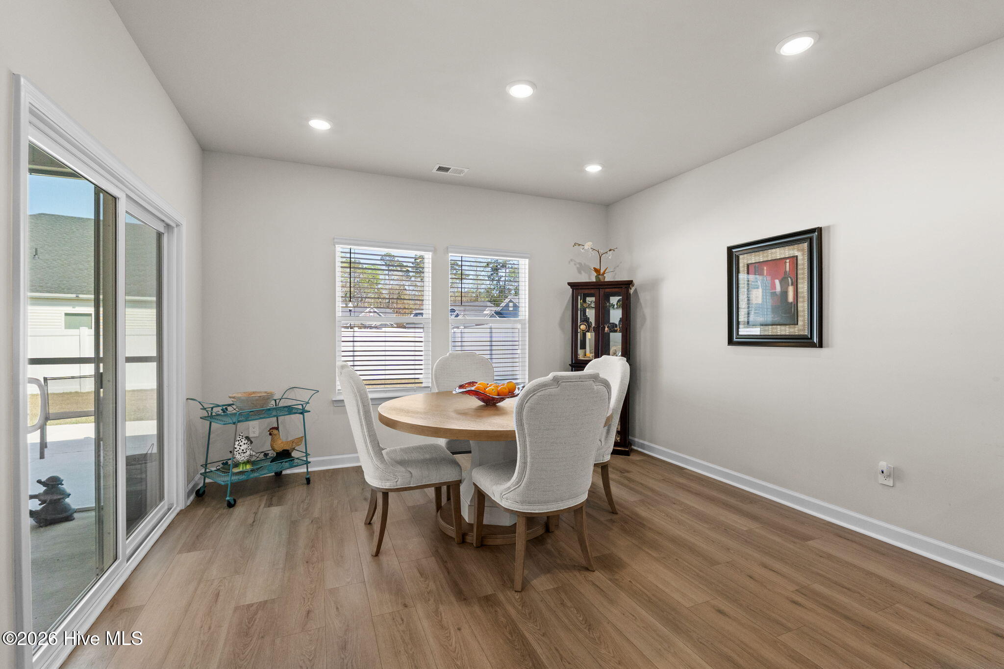 100563775 | Photo 18