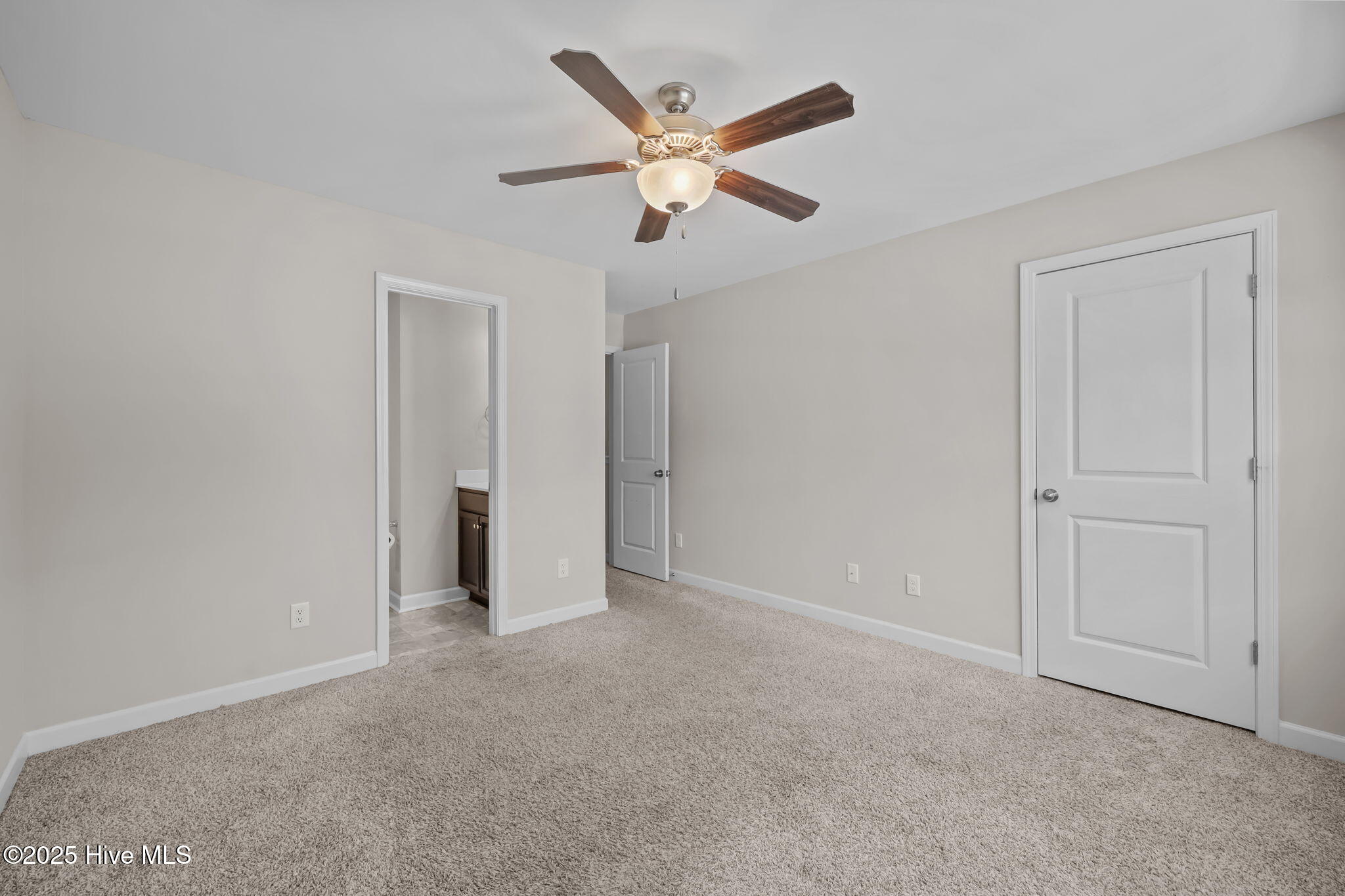 100521503 | Photo 16