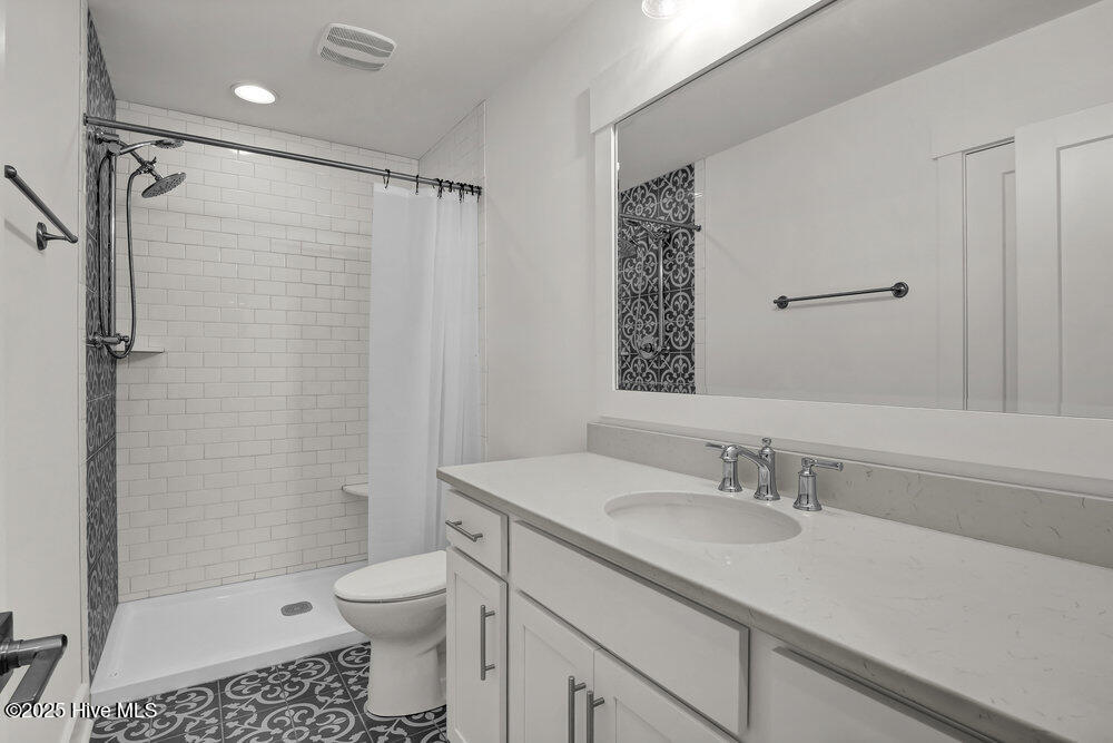 100518047 | Photo 47