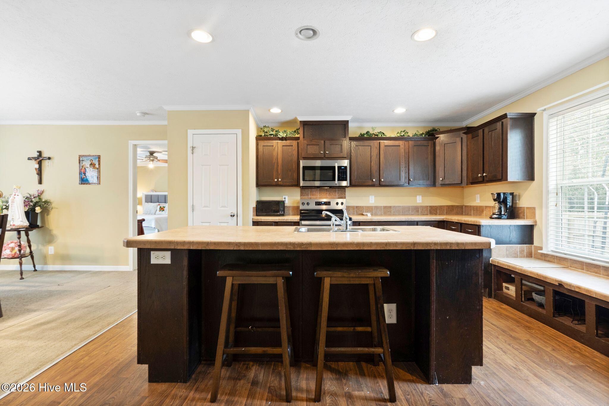 100558385 | Photo 16