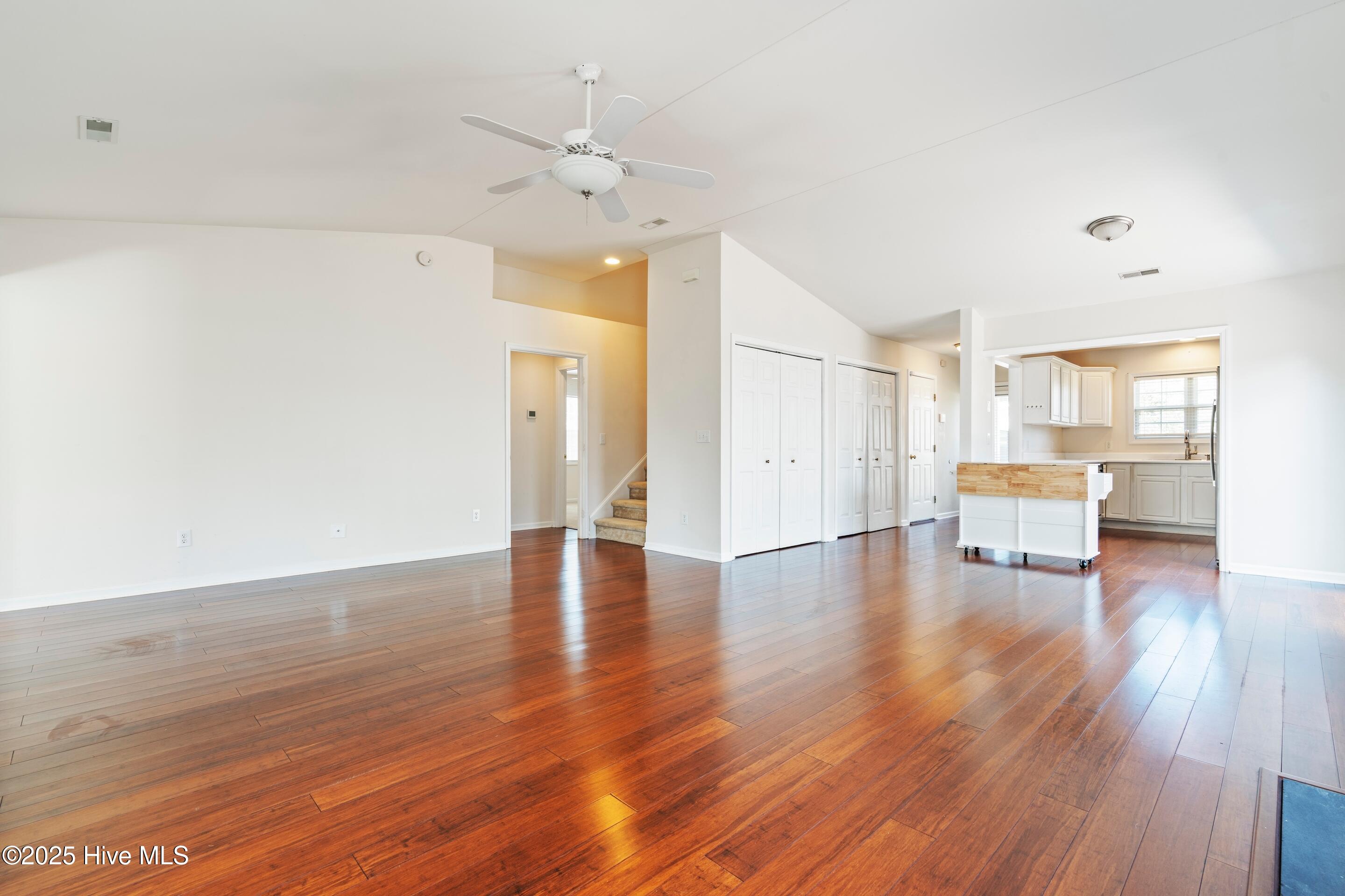 100511628 | Photo 22