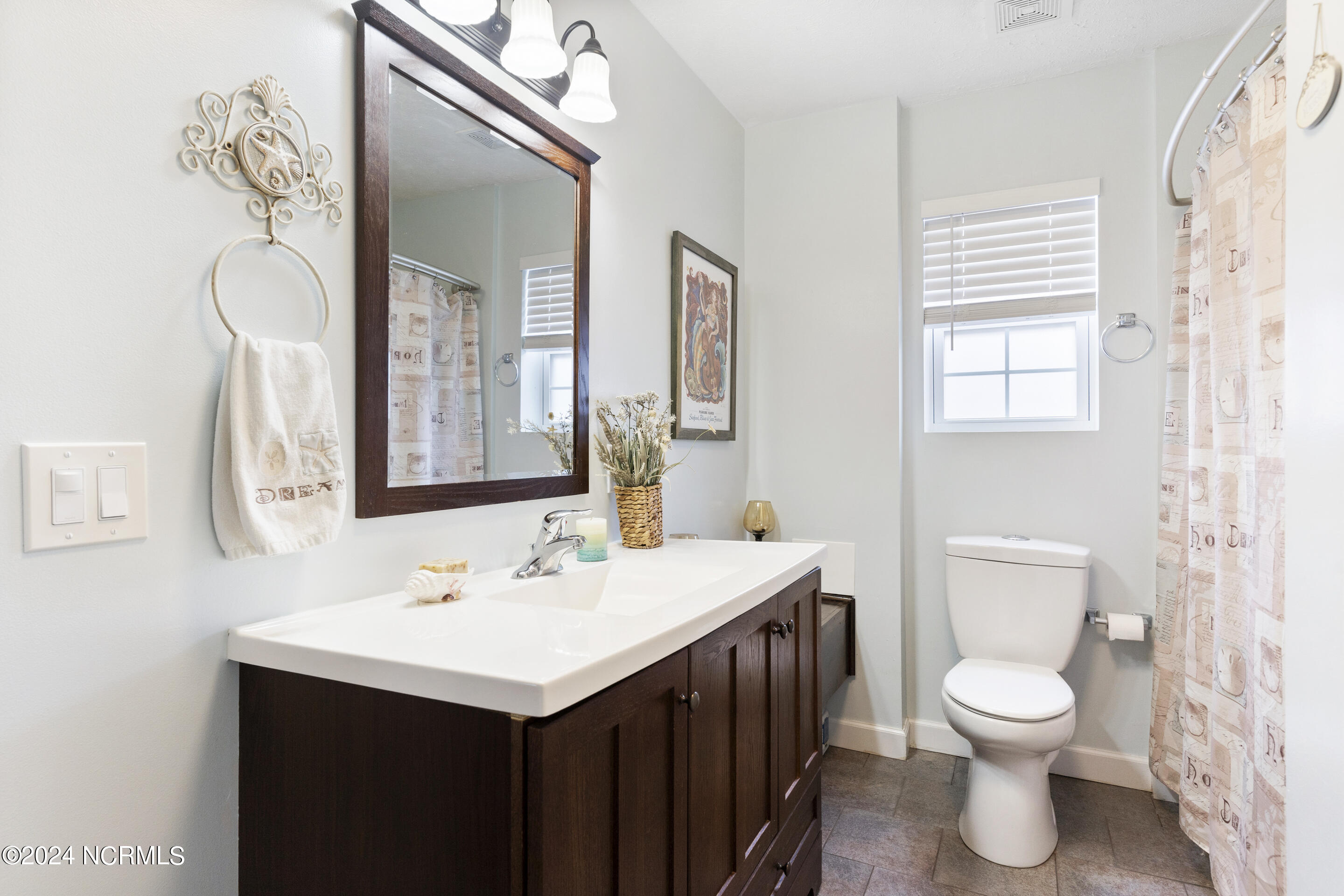 100562930 | Photo 28