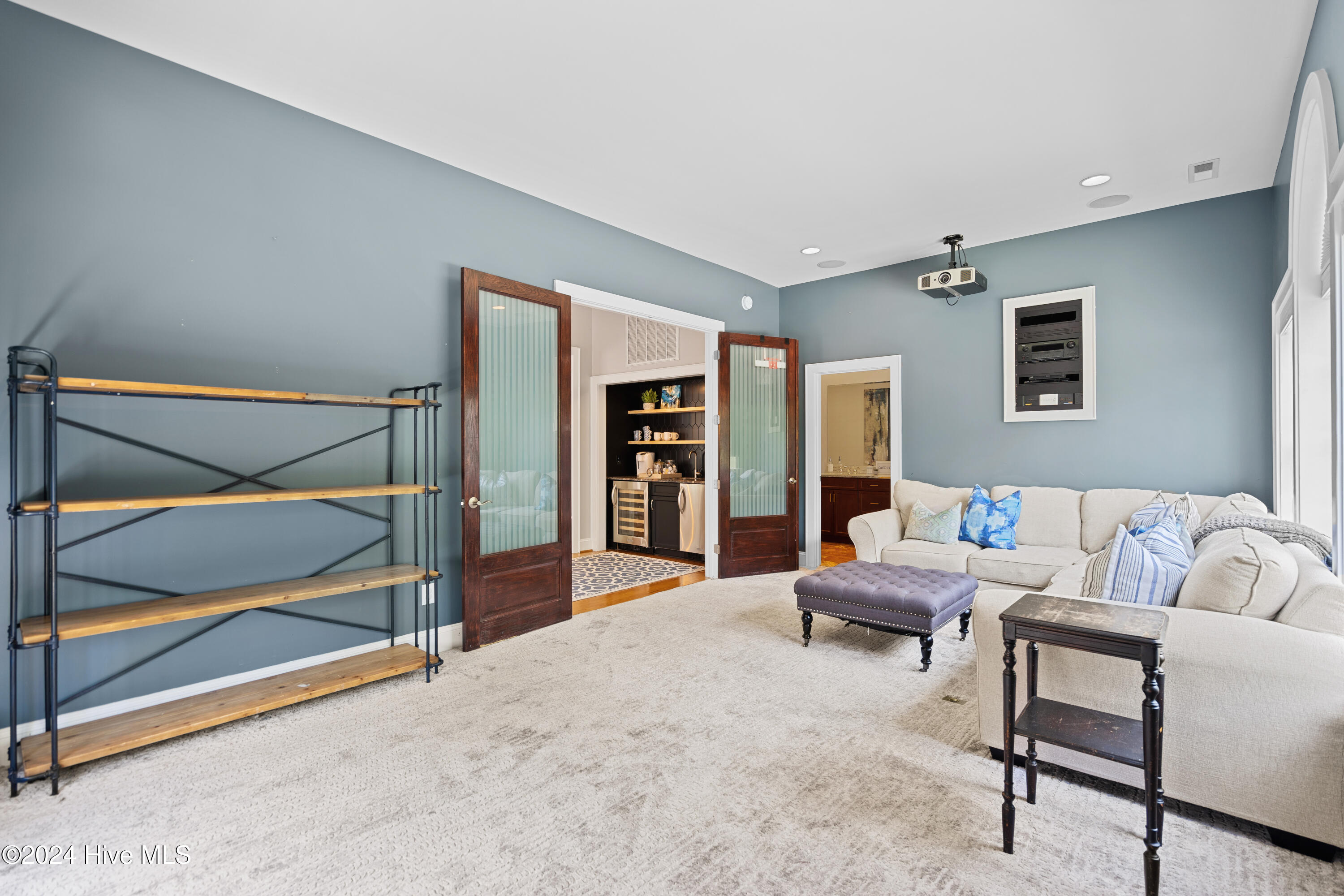 100550699 | Photo 32