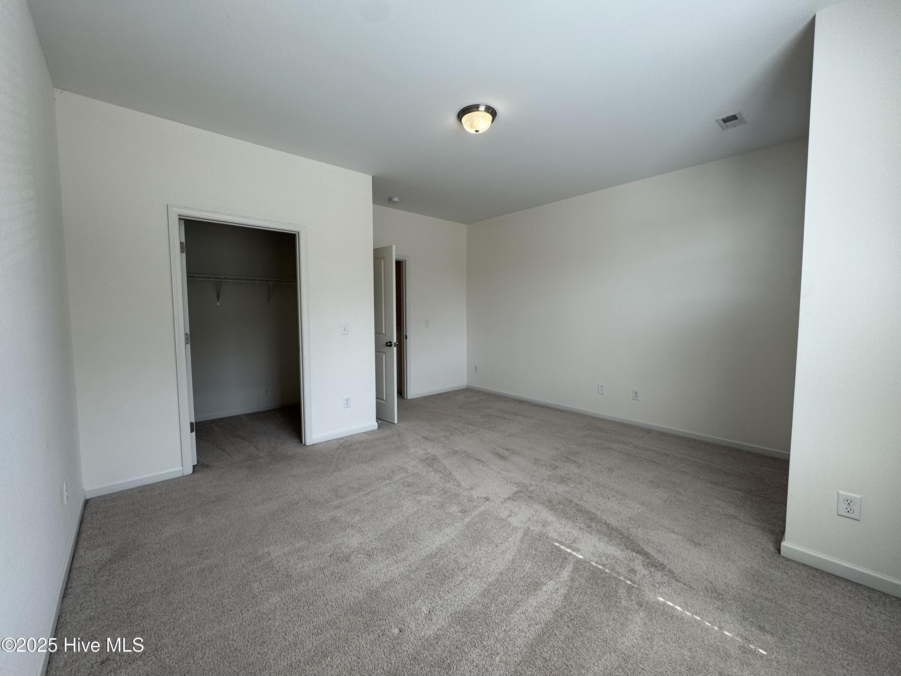 100567584 | Photo 16