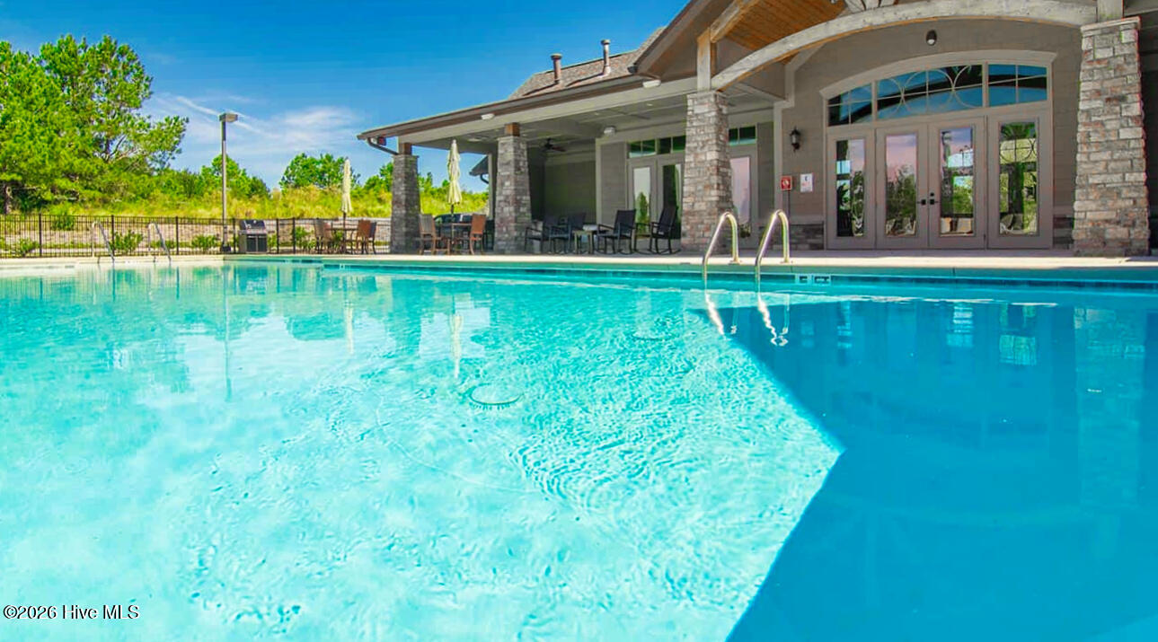 100560643 | Photo 18