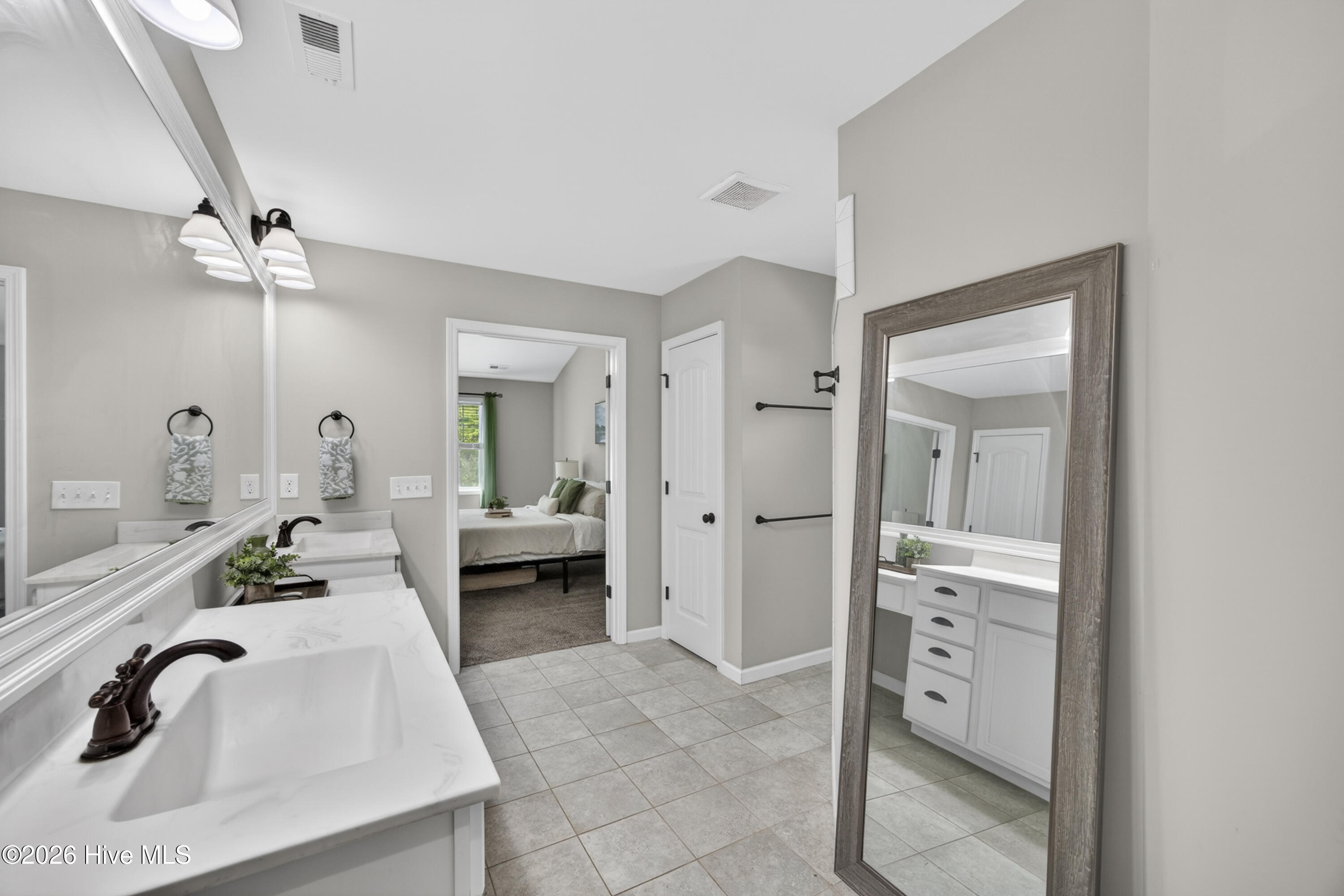 100567368 | Photo 58