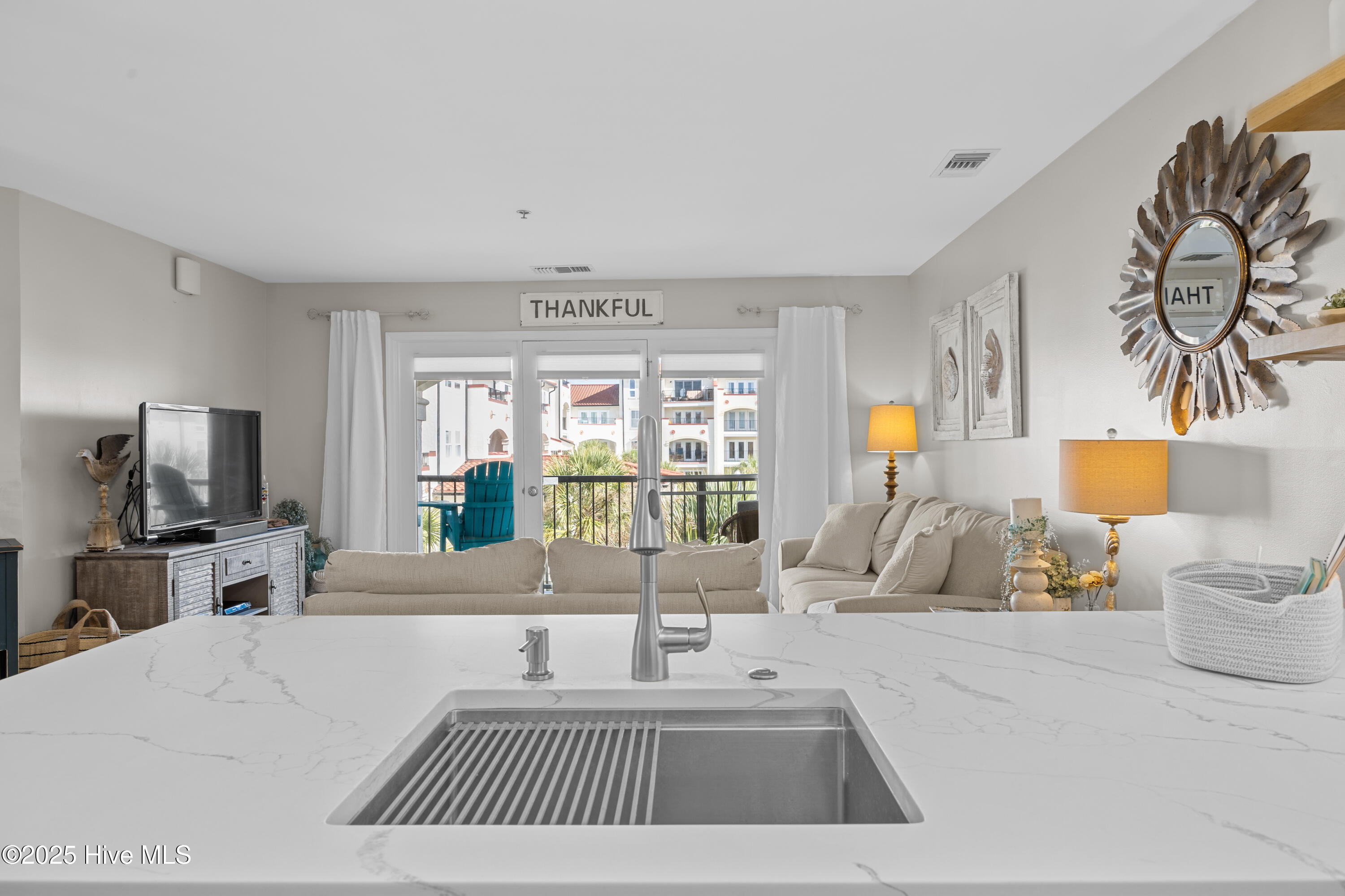 100530467 | Photo 10