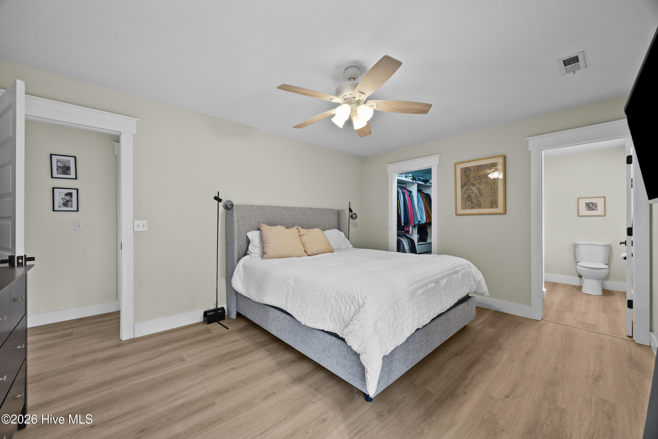 100558579 | Photo 26