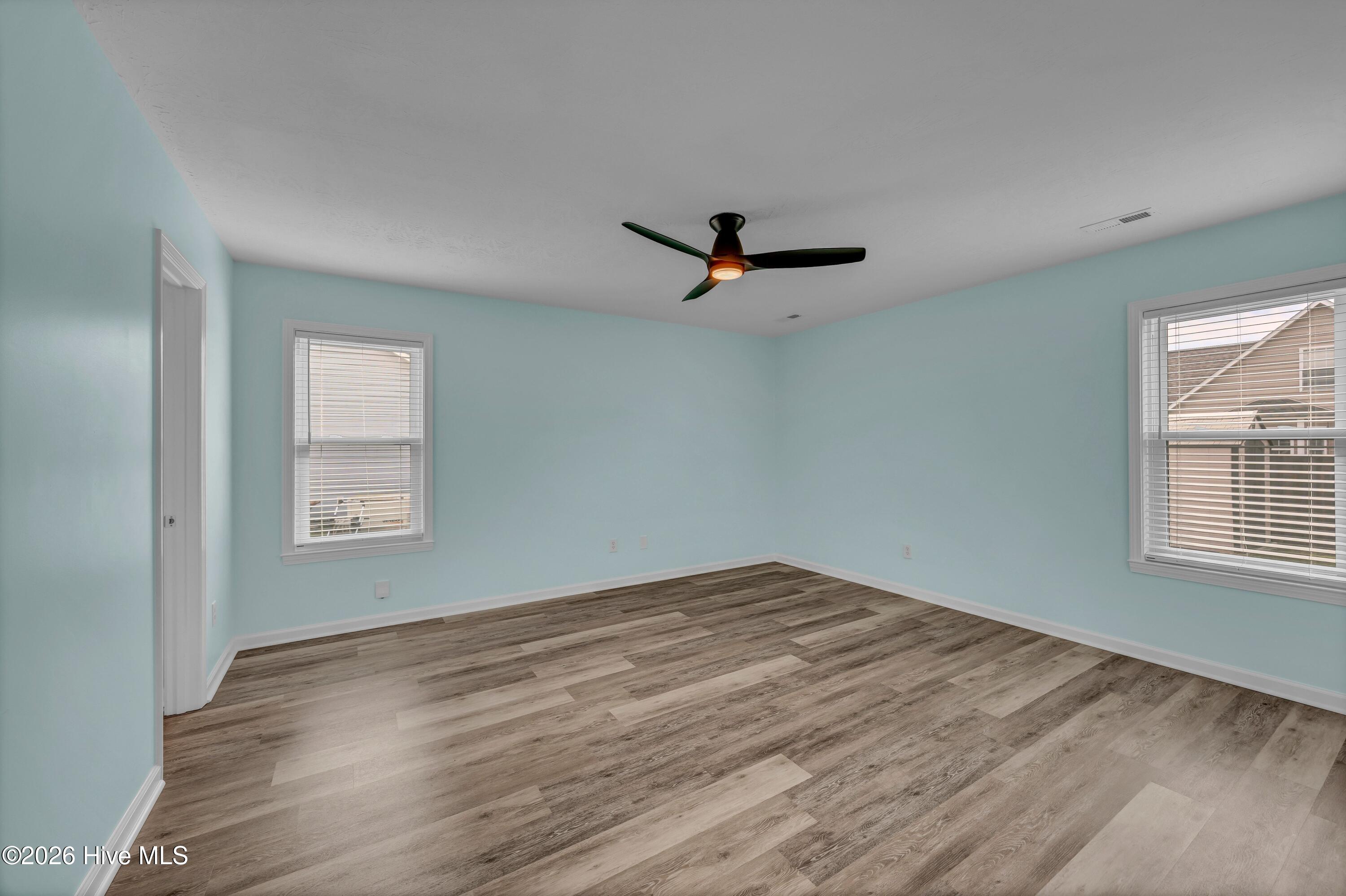 100561417 | Photo 11