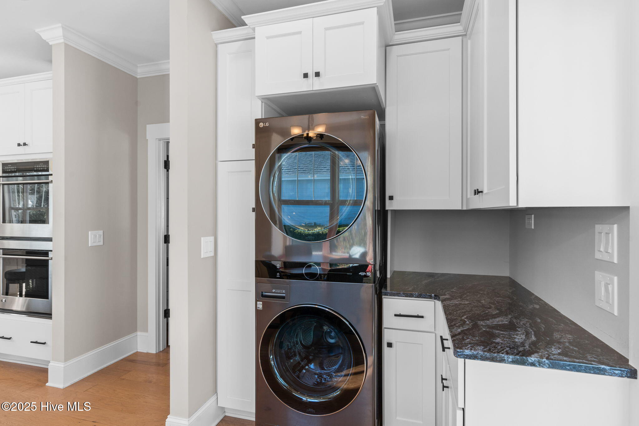 100569449 | Photo 34