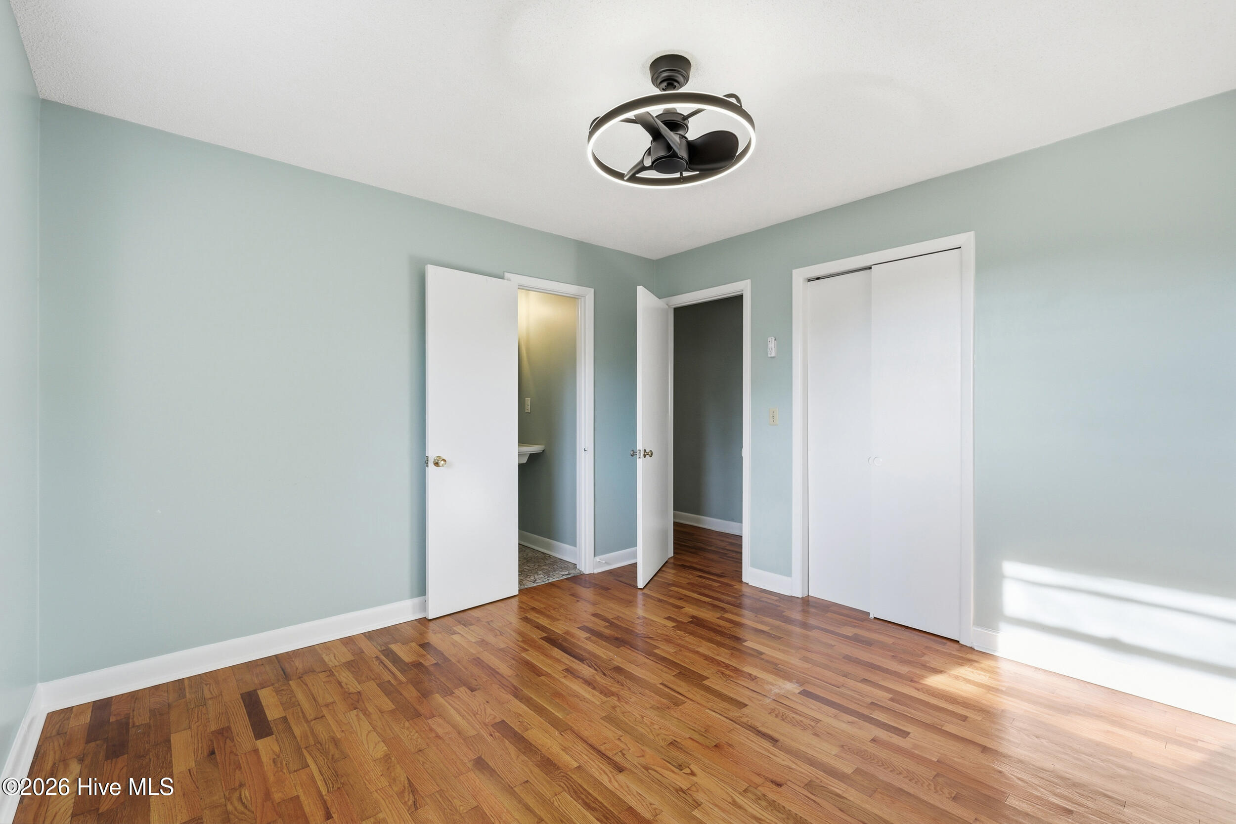 100540296 | Photo 17