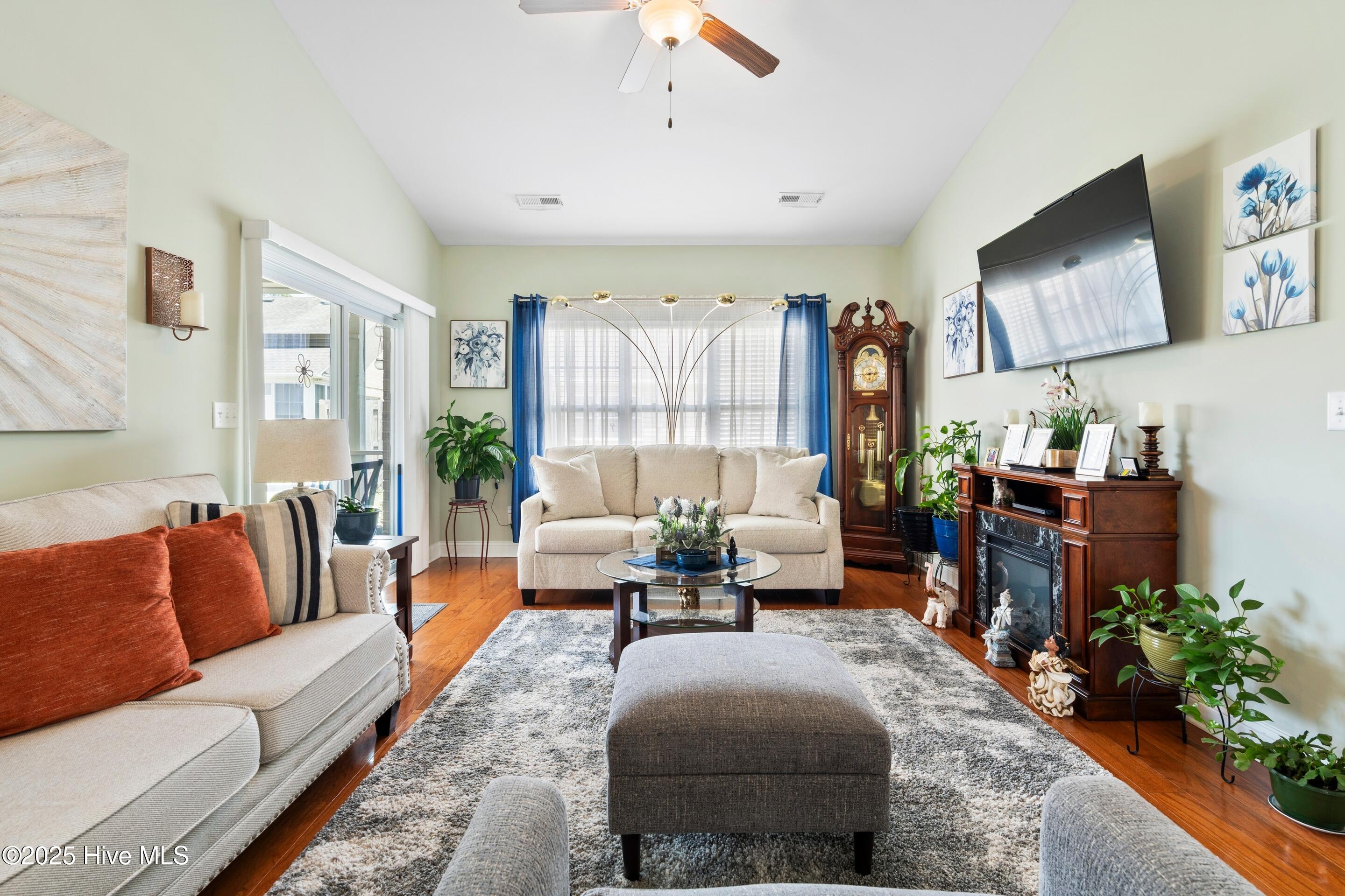 100512963 | Photo 16