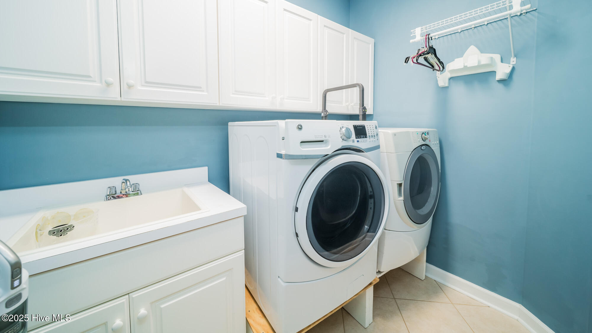 100516325 | Photo 22